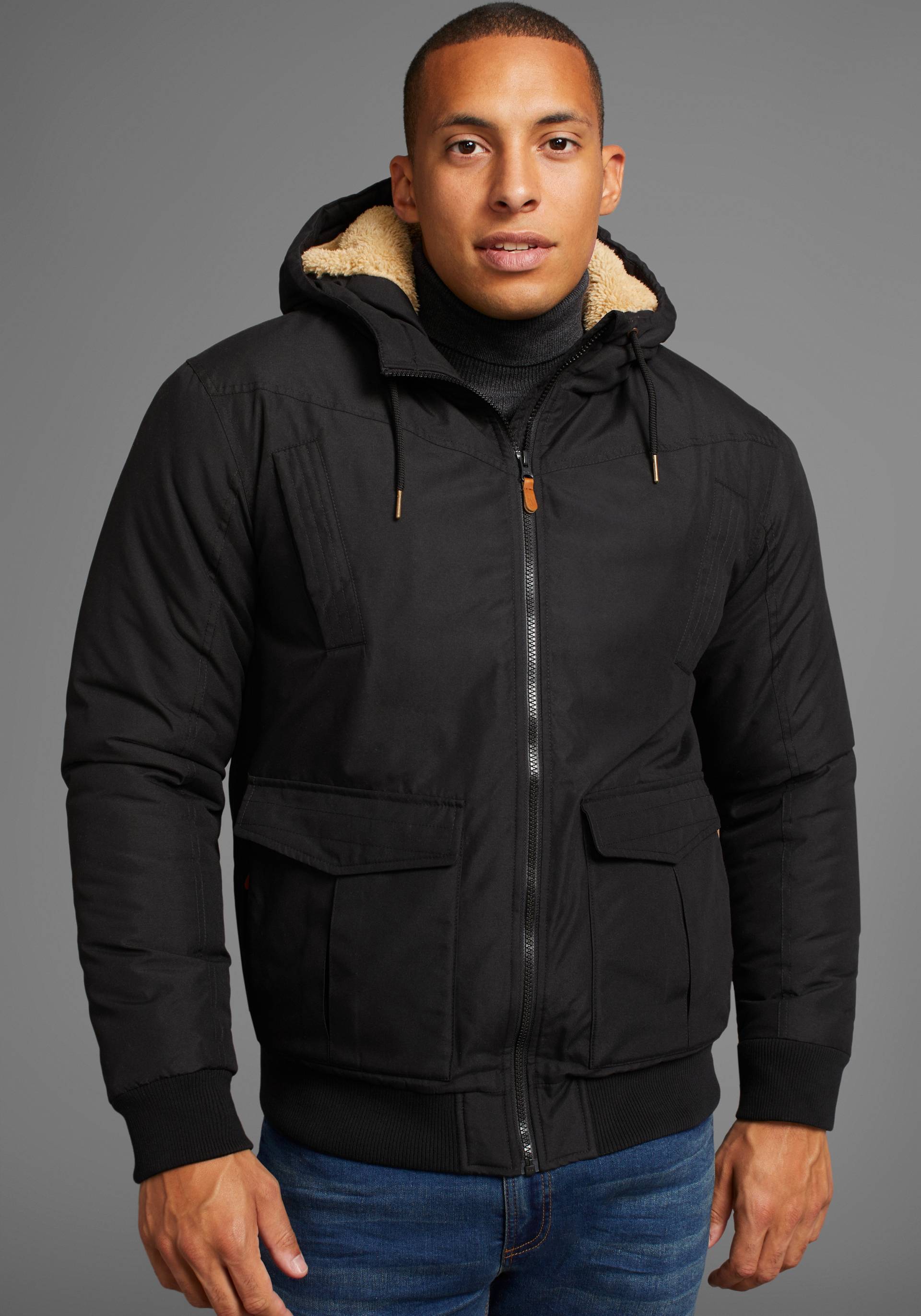 Bruno Banani Winterjacke, mit Kapuze, aus Baumwolle und Polyester, hochschliessender Kragen von Bruno Banani