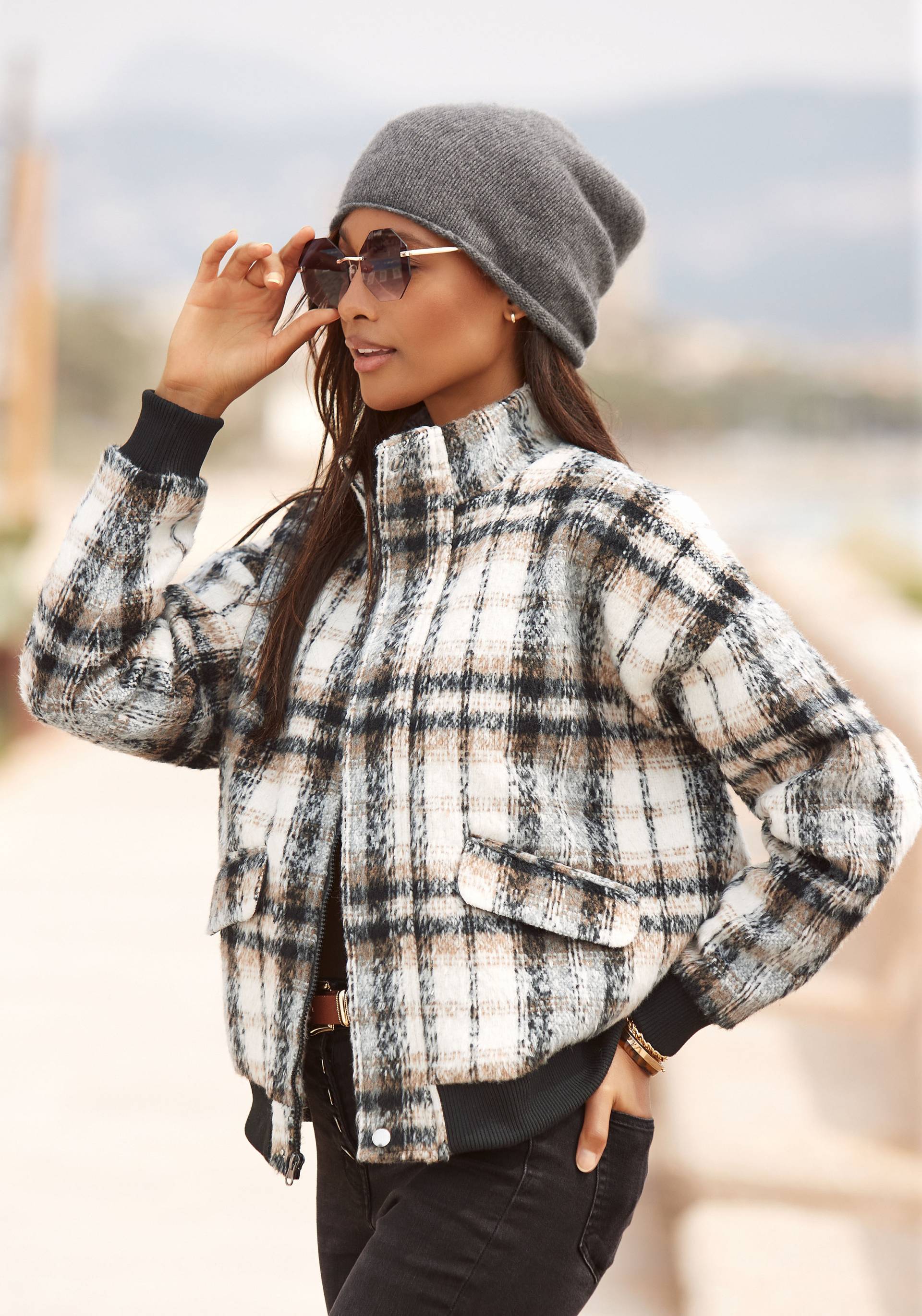 Buffalo Bomberjacke, mit angerauter Oberfläche in Wolloptik Buffalo Bomberjacke, mit angerauter Oberfläche in Wolloptik von Buffalo