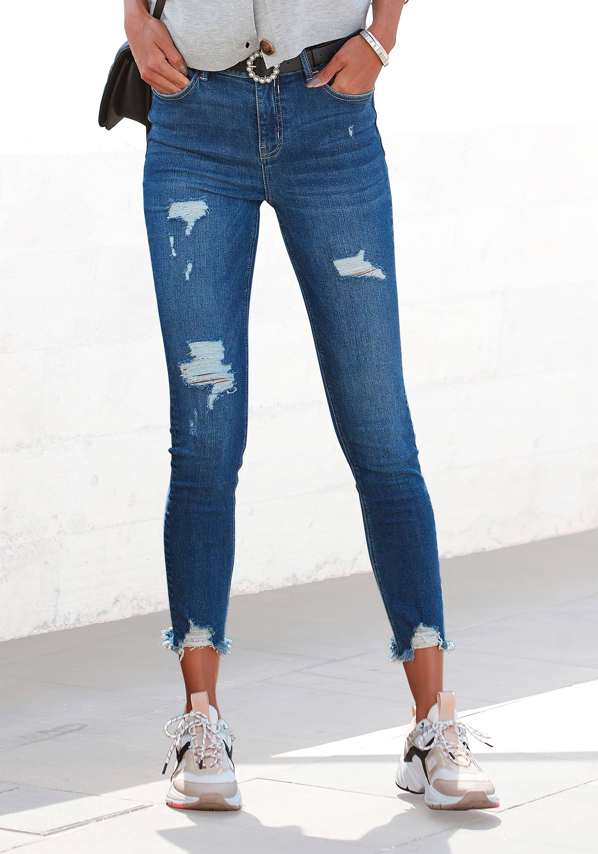 Buffalo Destroyed-Jeans, mit ausgefranstem Beinabschluss und Stretchanteil, schmale Passform Buffalo Destroyed-Jeans, mit ausgefranstem Beinabschluss und Stretchanteil, schmale Passform von Buffalo