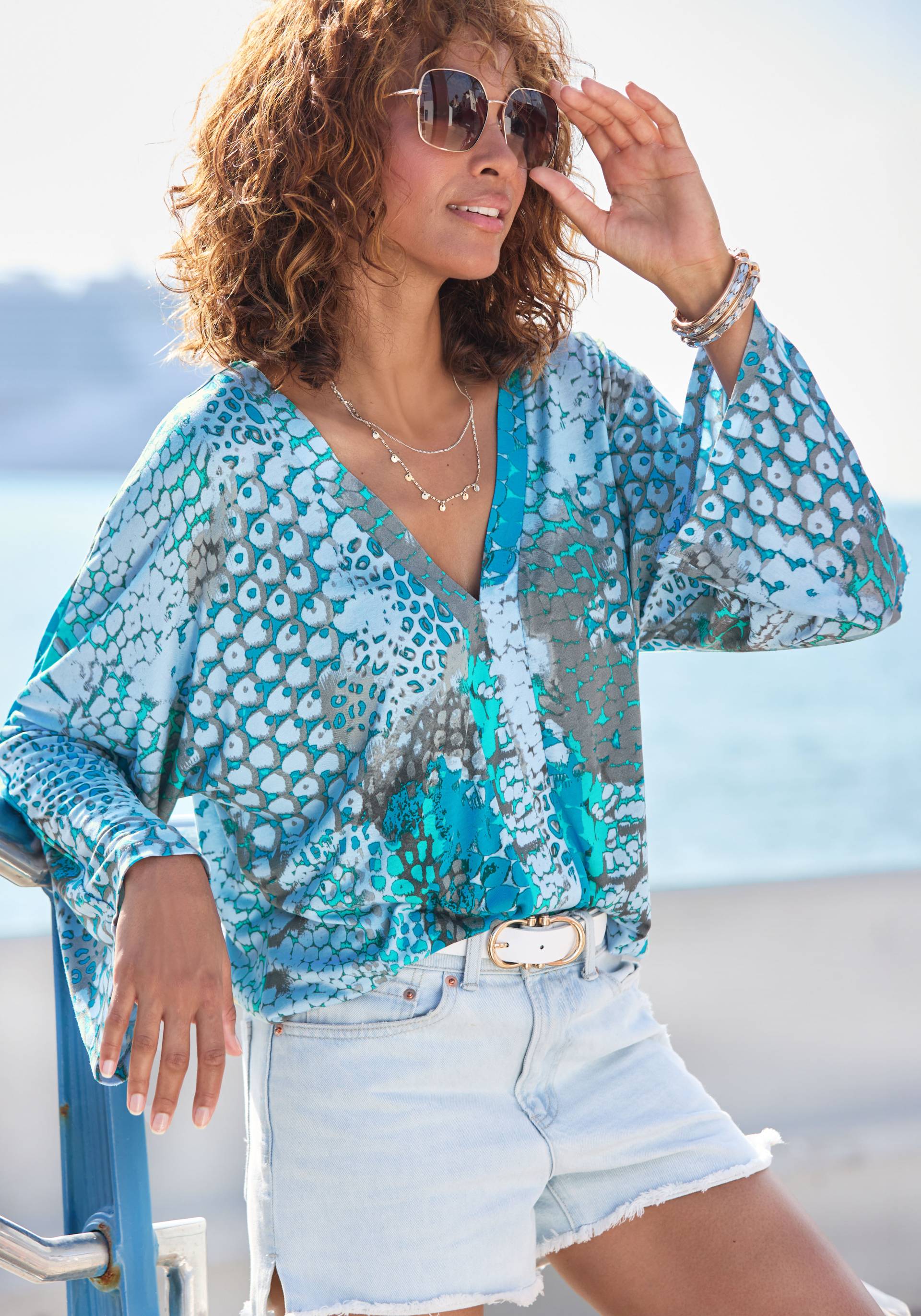 Buffalo Fledermausshirt, mit Animaldruck, lockere Bluse mit V-Ausschnitt, Blusenshirt Buffalo Fledermausshirt, mit Animaldruck, lockere Bluse mit V-Ausschnitt, Blusenshirt von Buffalo