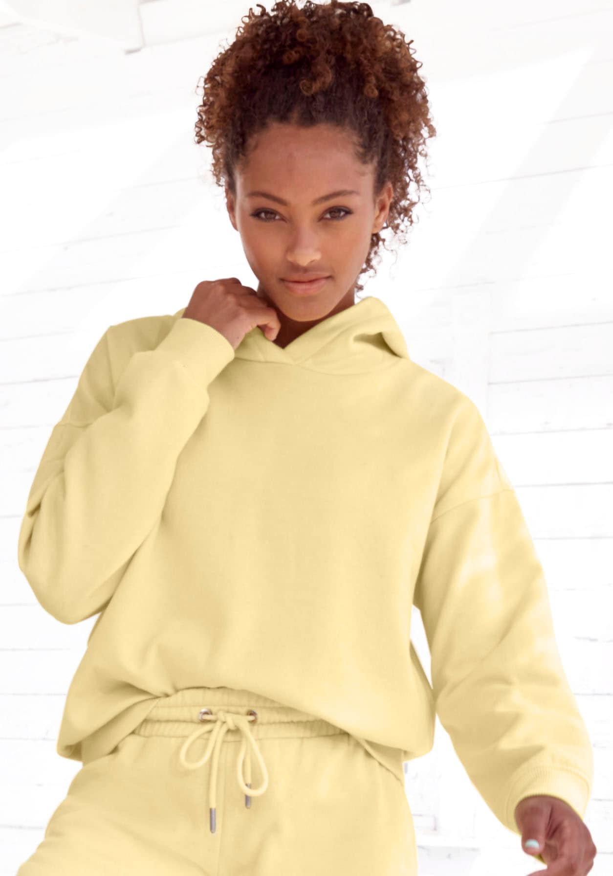 Buffalo Hoodie, Kapuzensweatshirt mit Rückenprint und Rippbündchen, Loungewear Buffalo Hoodie, Kapuzensweatshirt mit Rückenprint und Rippbündchen, Loungewear von Buffalo