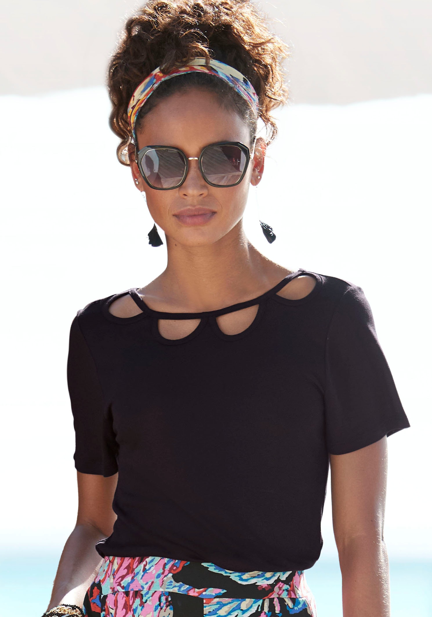 Buffalo Kurzarmshirt, mit Cut-outs vorne, T-Shirt, lockere Passform Buffalo Kurzarmshirt, mit Cut-outs vorne, T-Shirt, lockere Passform von Buffalo