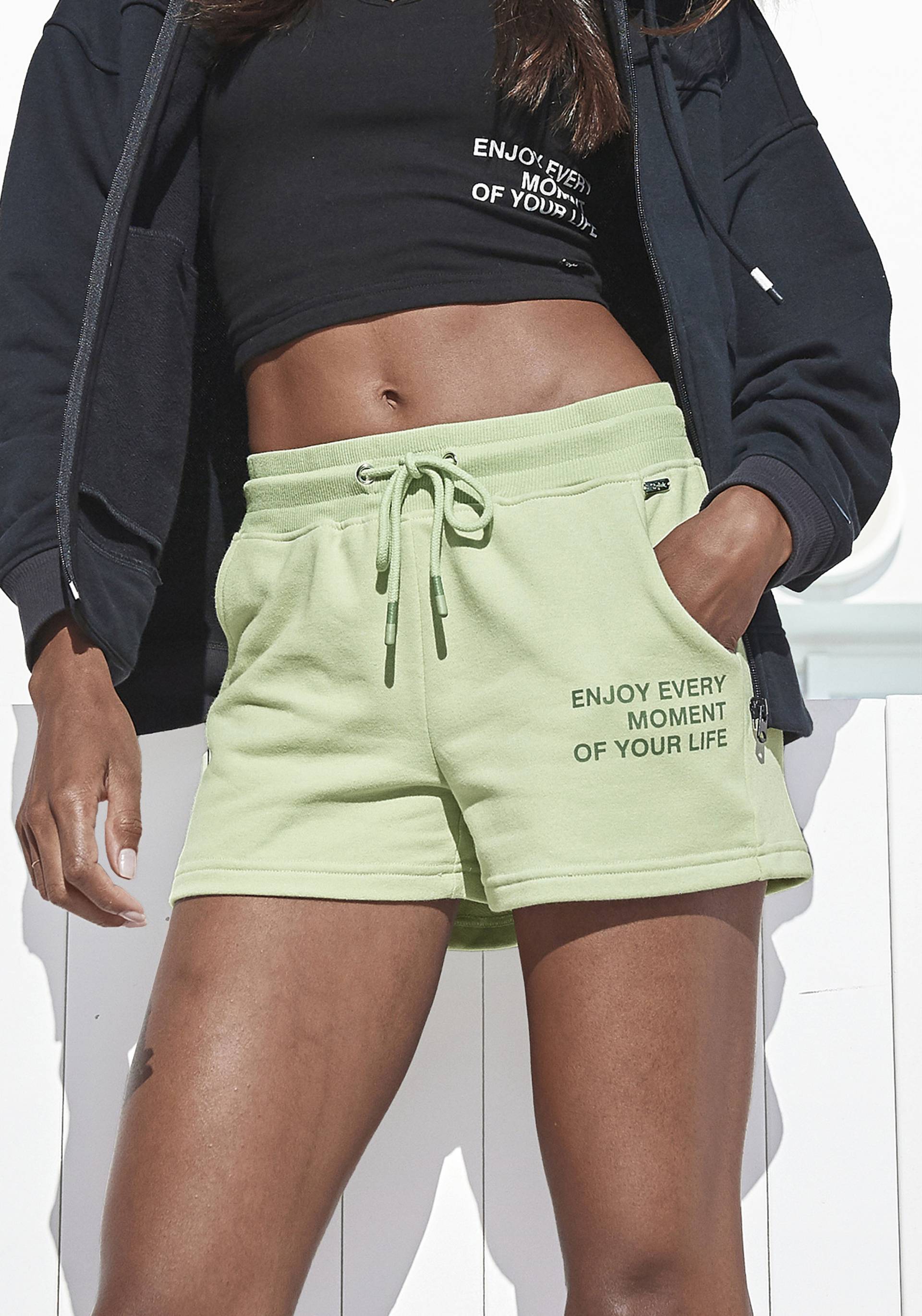 Buffalo Sweatshorts, mit Statement Druck, Loungewear Buffalo Sweatshorts, mit Statement Druck, Loungewear von Buffalo