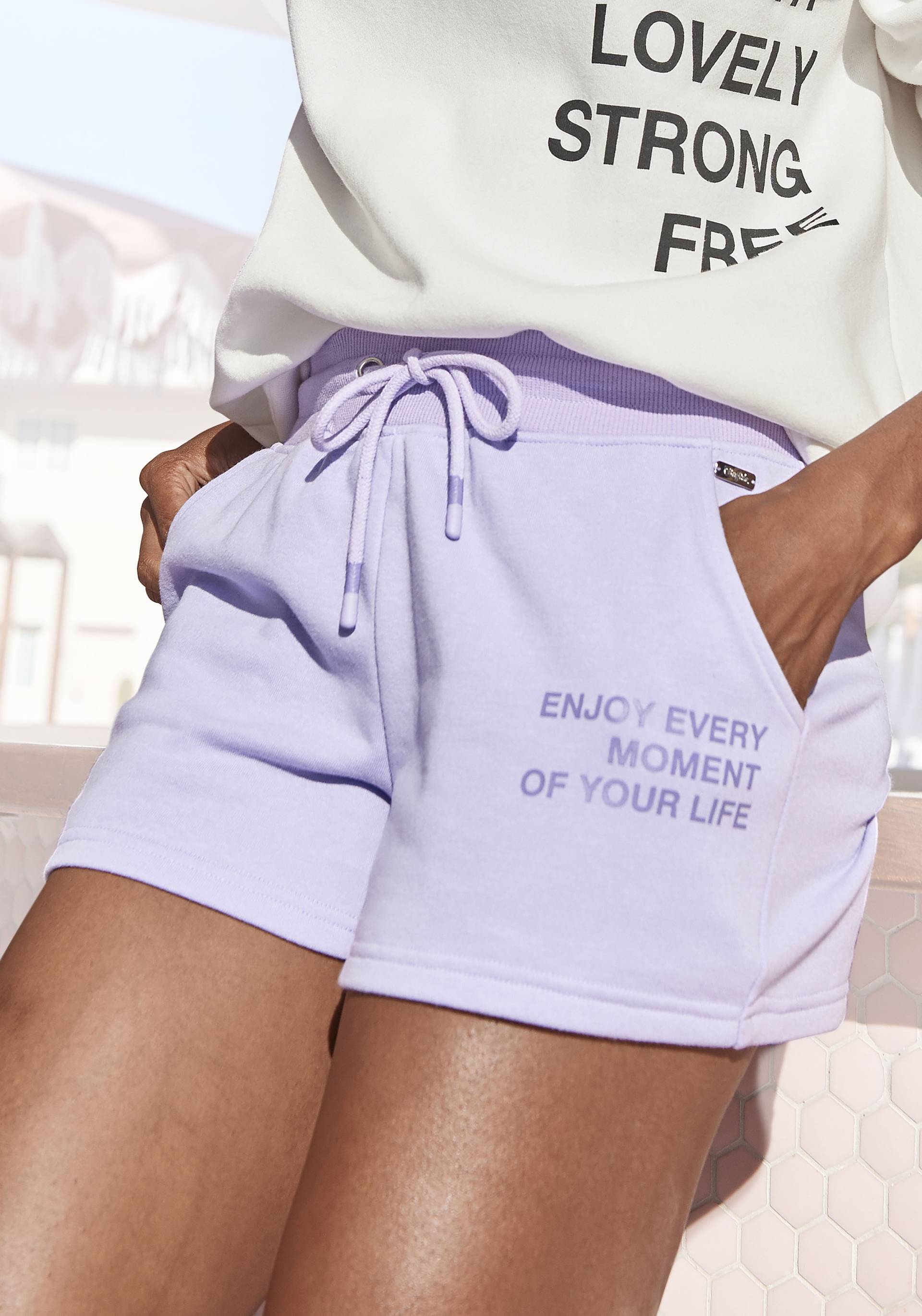 Buffalo Sweatshorts, mit Statement Druck, Loungewear Buffalo Sweatshorts, mit Statement Druck, Loungewear von Buffalo