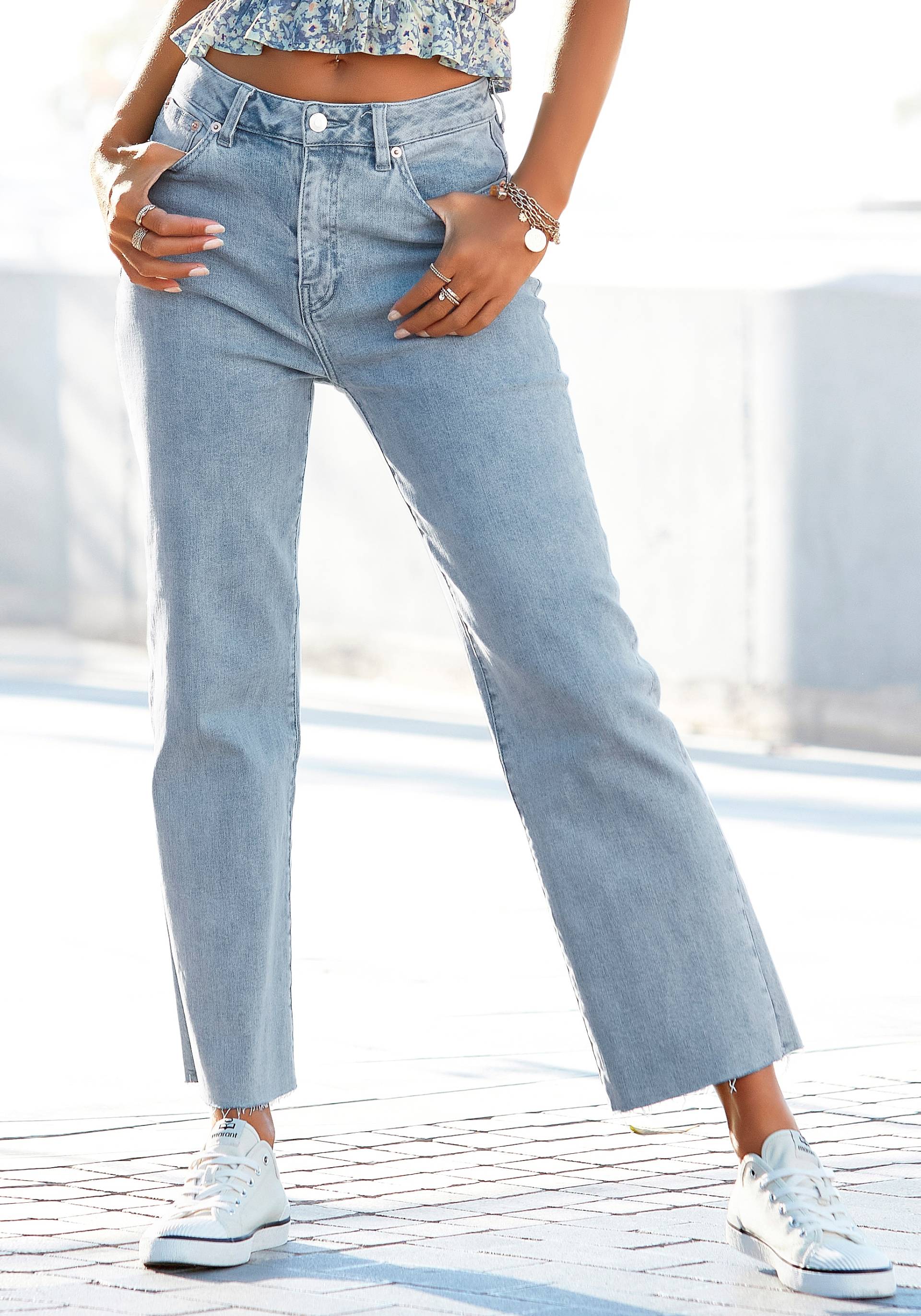 Buffalo Weite Jeans, mit leicht ausgefranstem Beinabschluss, Culotte Jeans in 7/8-Länge Buffalo Weite Jeans, mit leicht ausgefranstem Beinabschluss, Culotte Jeans in 7/8-Länge von Buffalo