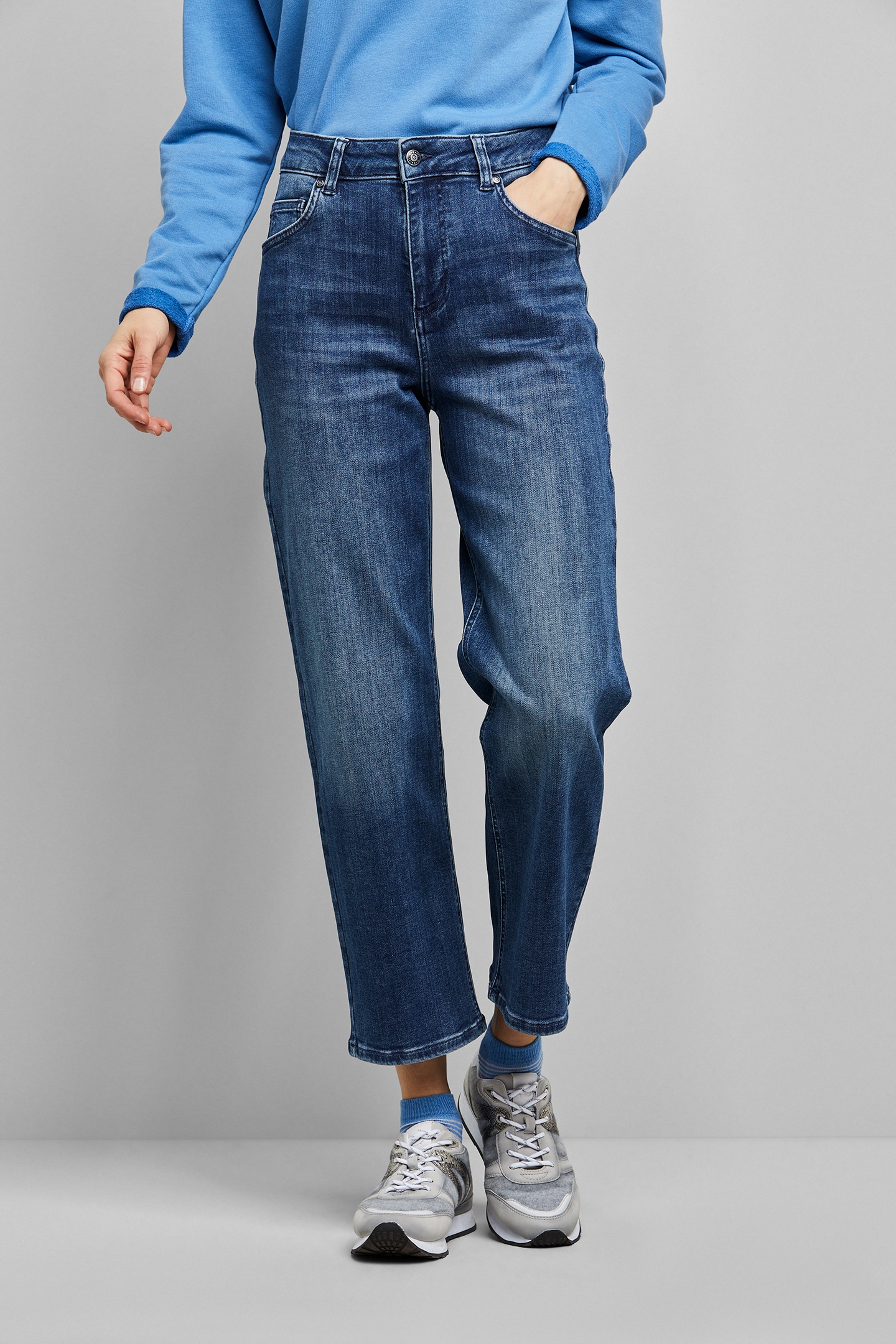 bugatti 5-Pocket-Jeans, aus elastischer Baumwollware in Relax Fit von Bugatti