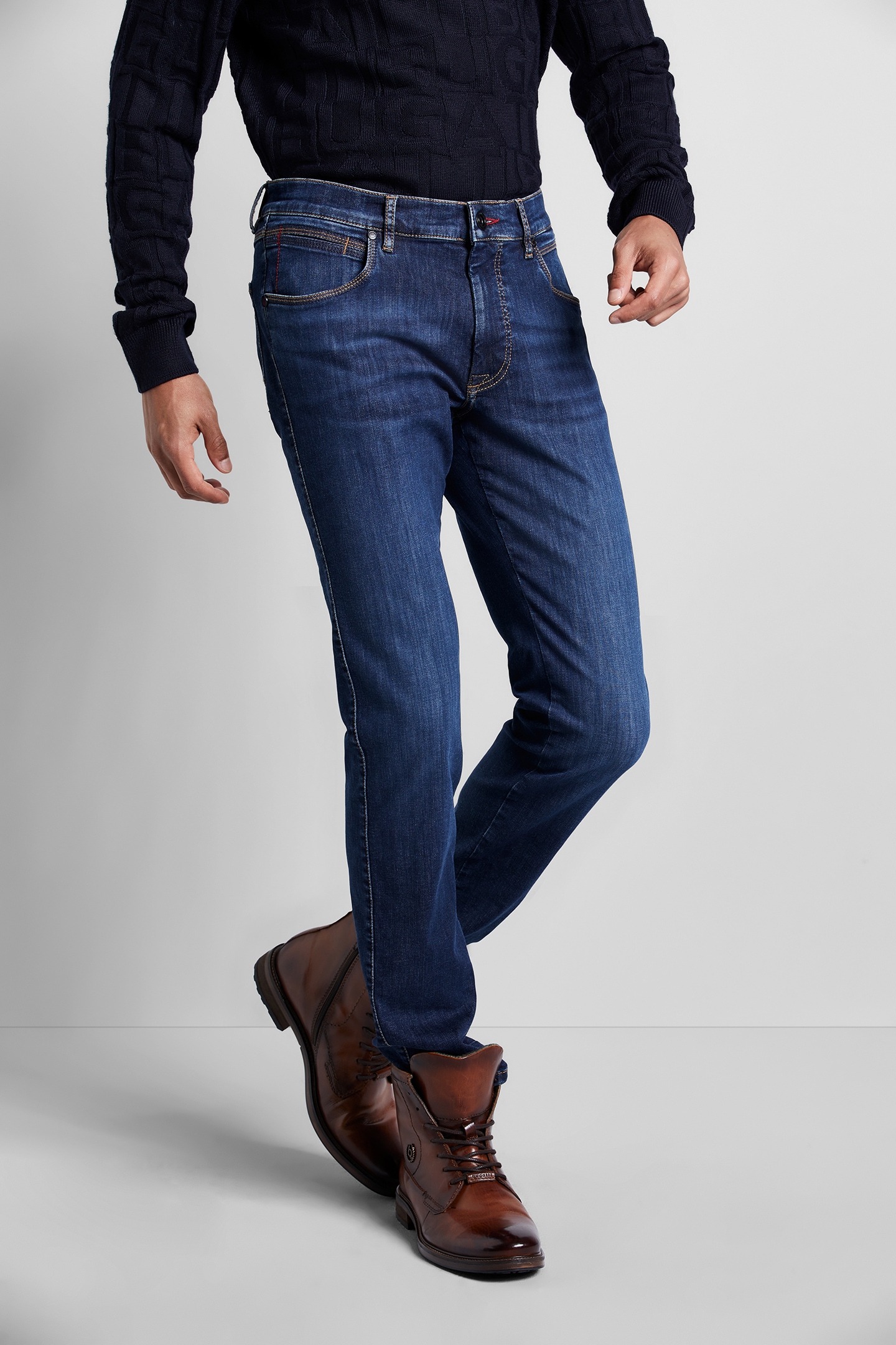 bugatti 5-Pocket-Jeans, im Used Wash Look von Bugatti