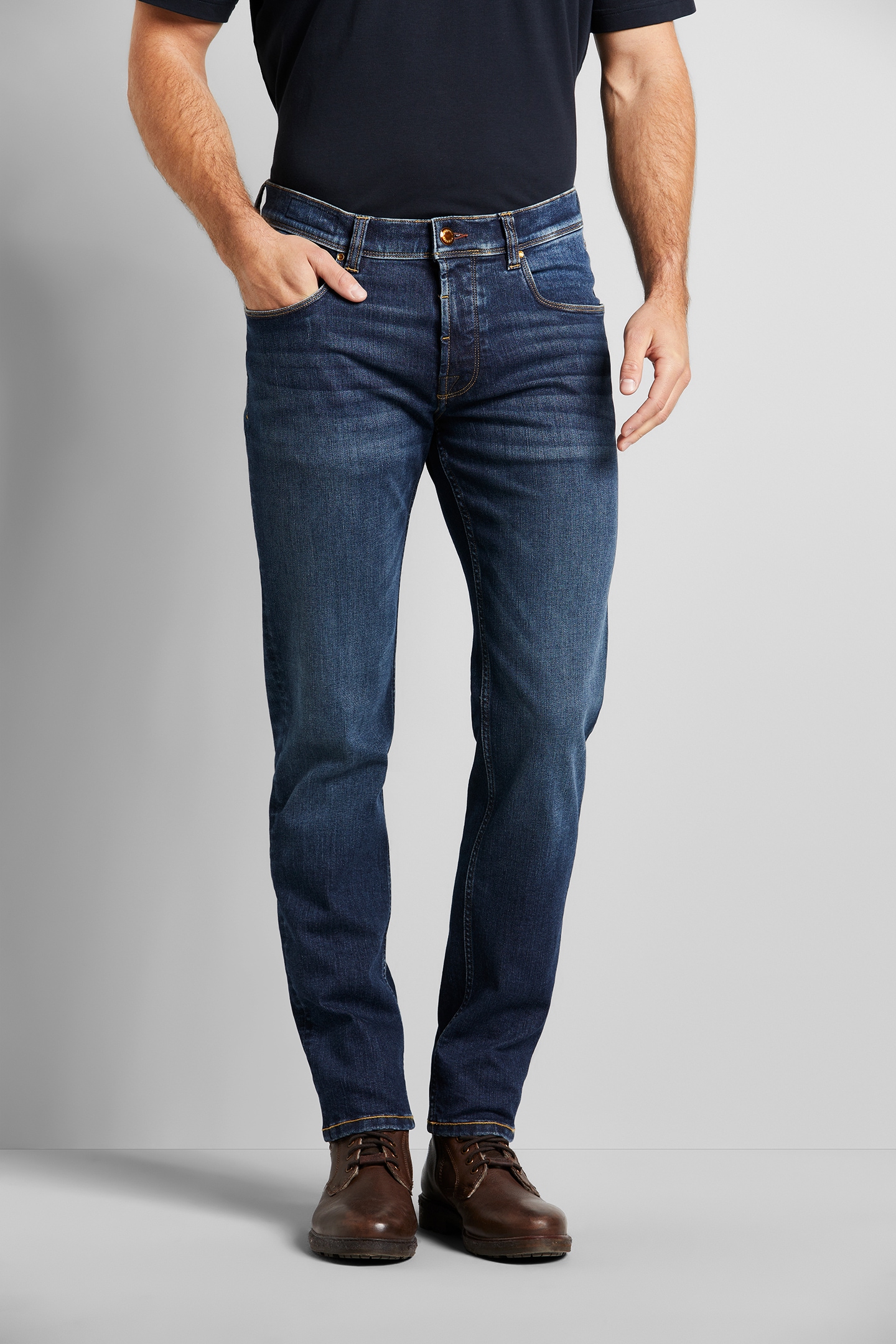 bugatti 5-Pocket-Jeans, im Used Wash Look von Bugatti