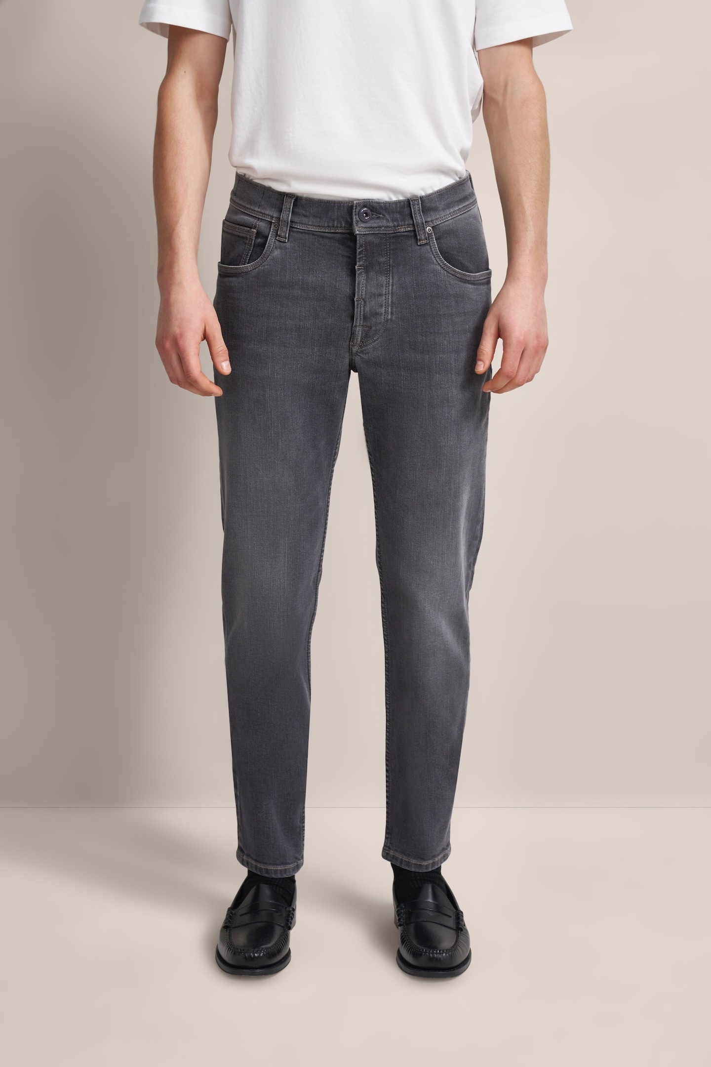 bugatti 5-Pocket-Jeans, mit dezenter Waschung bugatti 5-Pocket-Jeans, mit dezenter Waschung von Bugatti