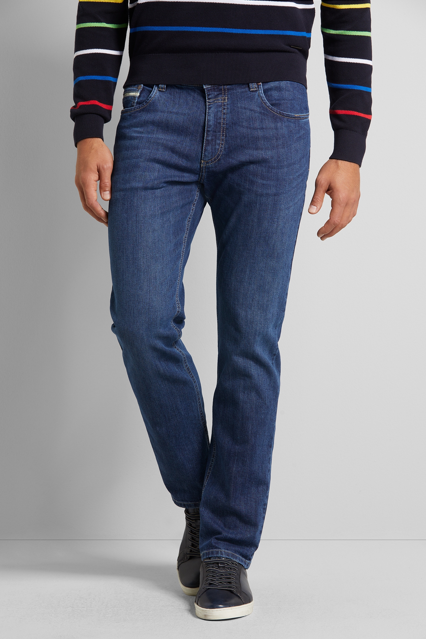 bugatti 5-Pocket-Jeans, mit einem leichten Used-Look bugatti 5-Pocket-Jeans, mit einem leichten Used-Look von Bugatti