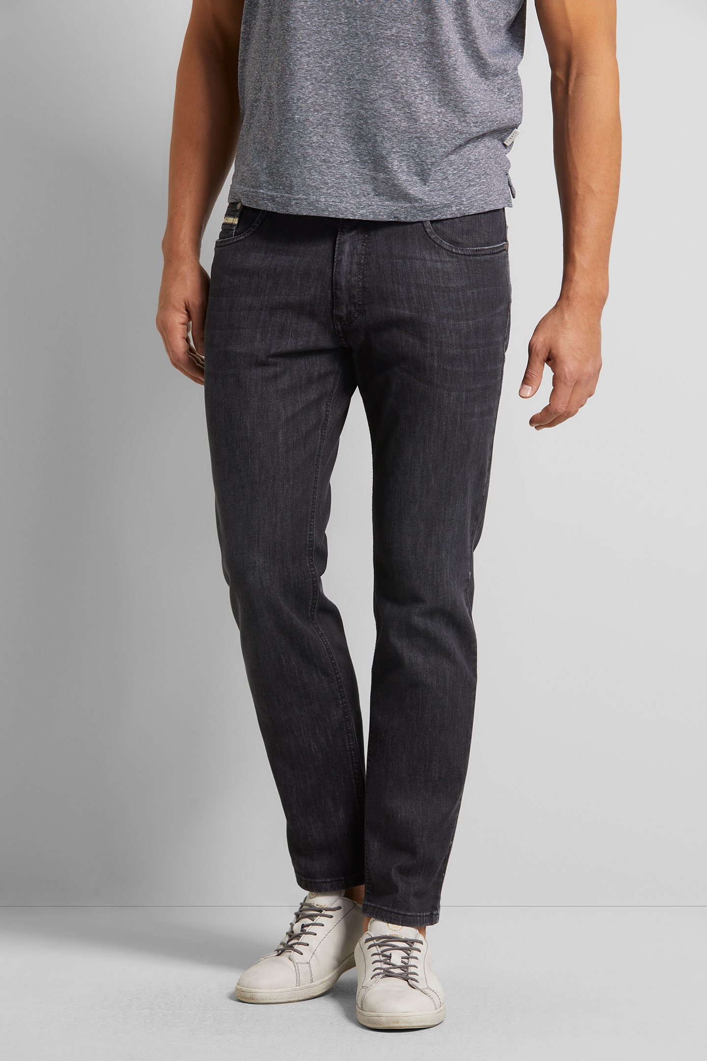 bugatti 5-Pocket-Jeans, mit einem leichten Used-Look bugatti 5-Pocket-Jeans, mit einem leichten Used-Look von Bugatti