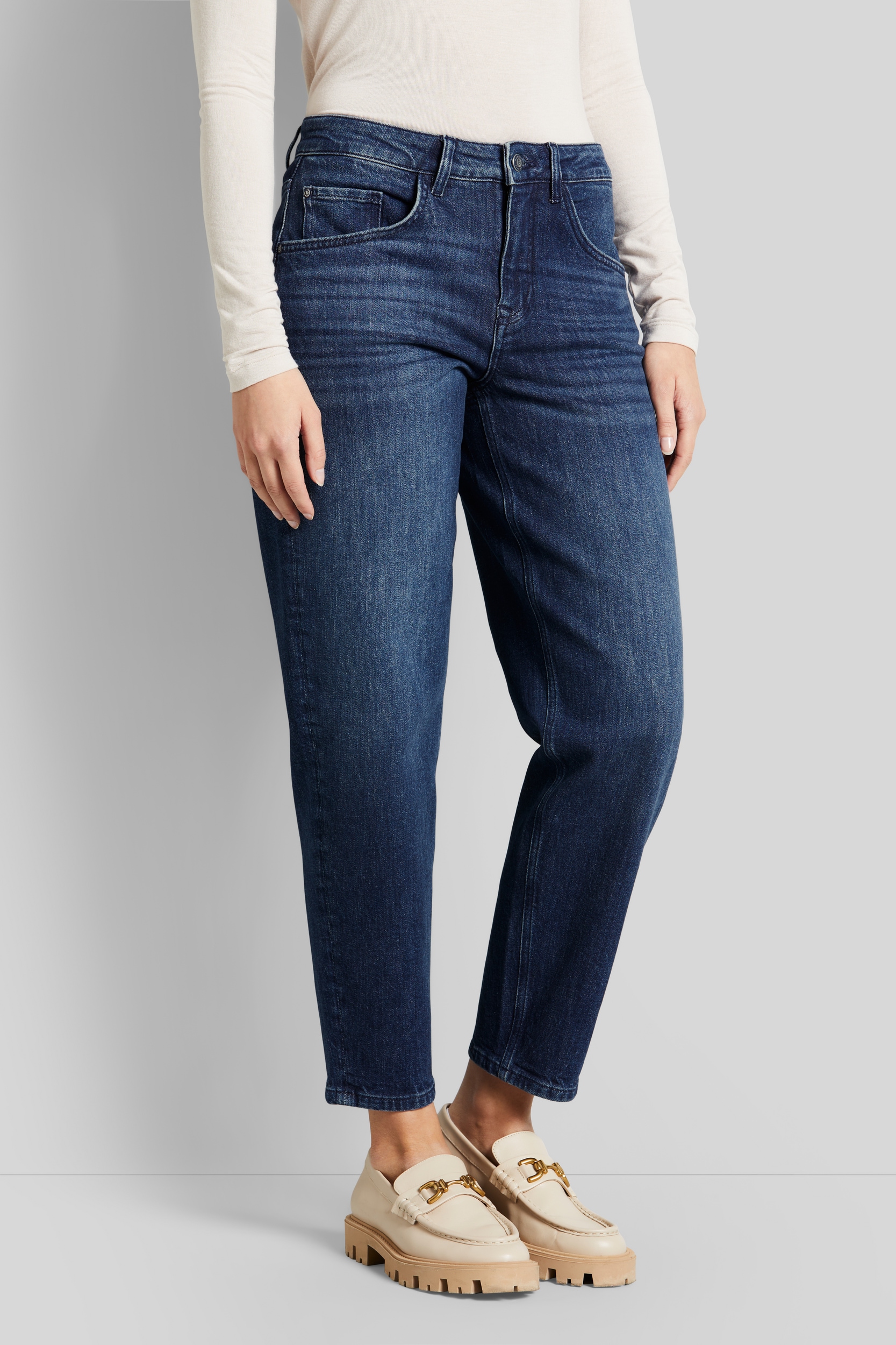 bugatti 5-Pocket-Jeans, mit lockerem Schnitt bugatti 5-Pocket-Jeans, mit lockerem Schnitt von Bugatti