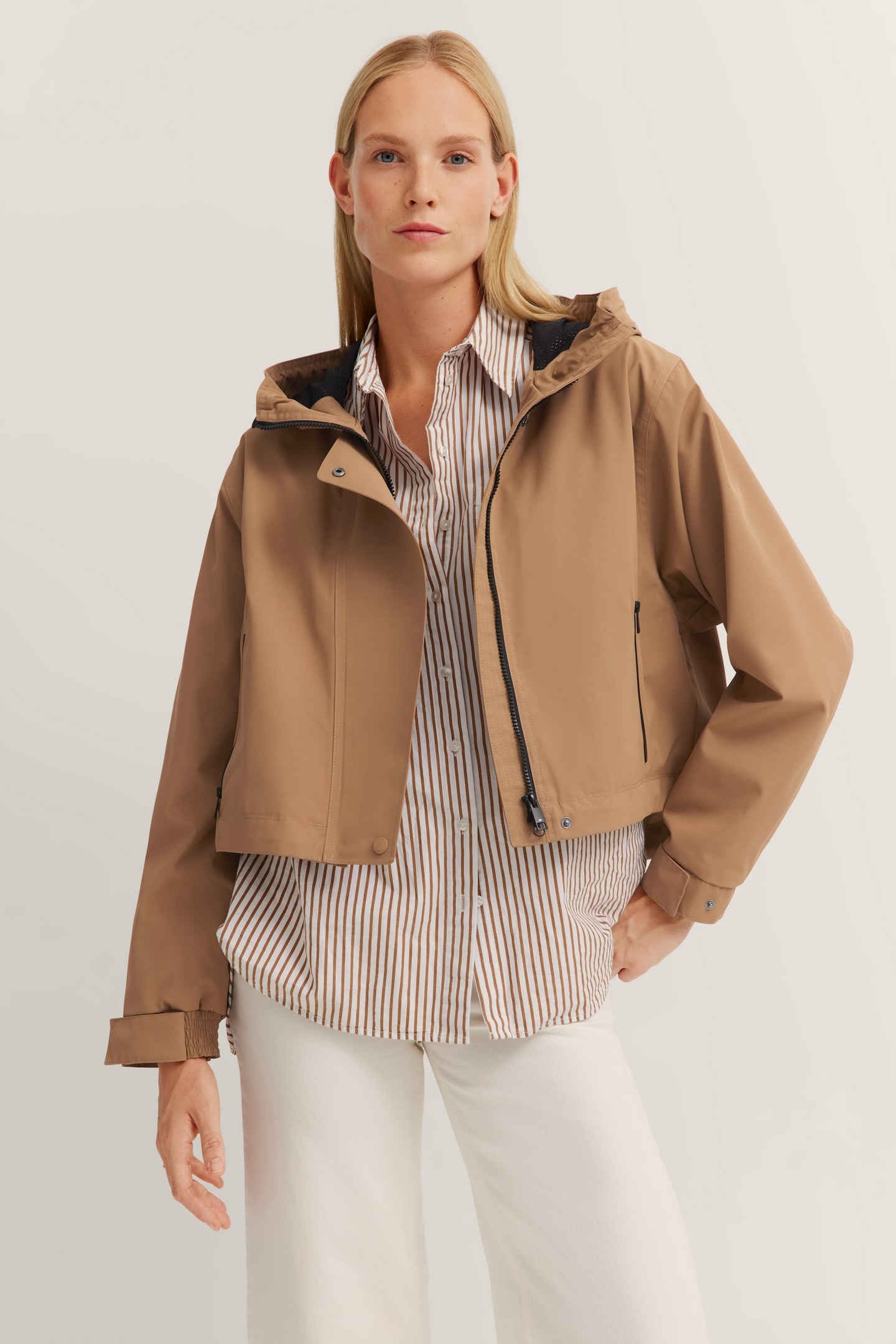 bugatti Blouson, mit Kapuze, wasserabweisend bugatti Blouson, mit Kapuze, wasserabweisend von Bugatti