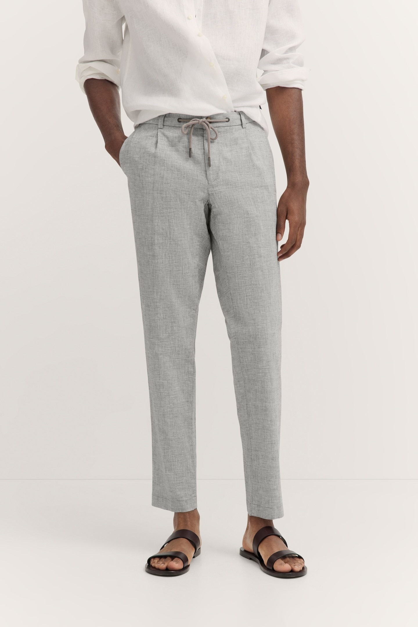 bugatti Bundfaltenhose, mit Baumwoll-Leinen-Mix bugatti Bundfaltenhose, mit Baumwoll-Leinen-Mix von Bugatti