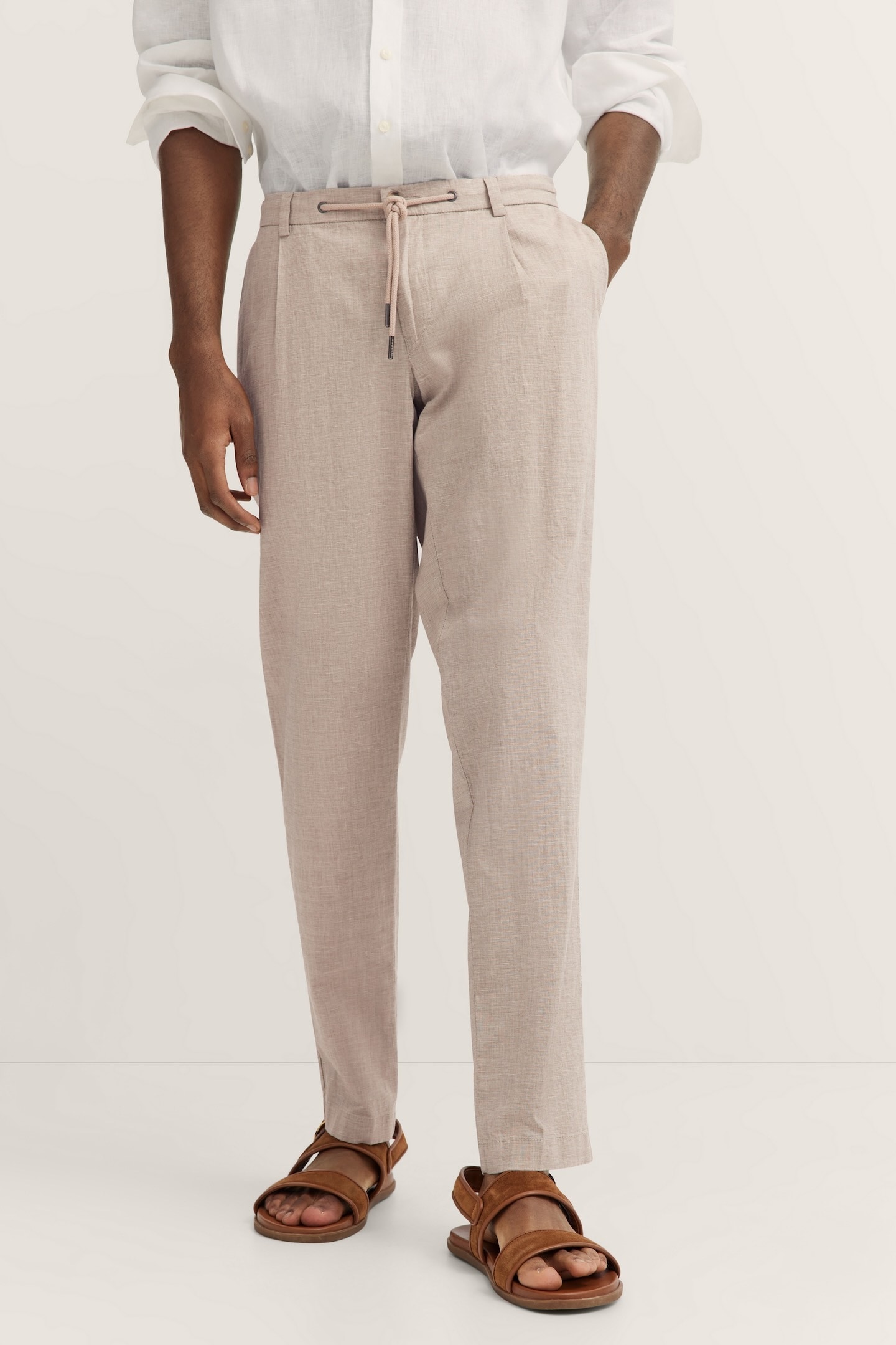bugatti Bundfaltenhose, mit Baumwoll-Leinen-Mix bugatti Bundfaltenhose, mit Baumwoll-Leinen-Mix von Bugatti