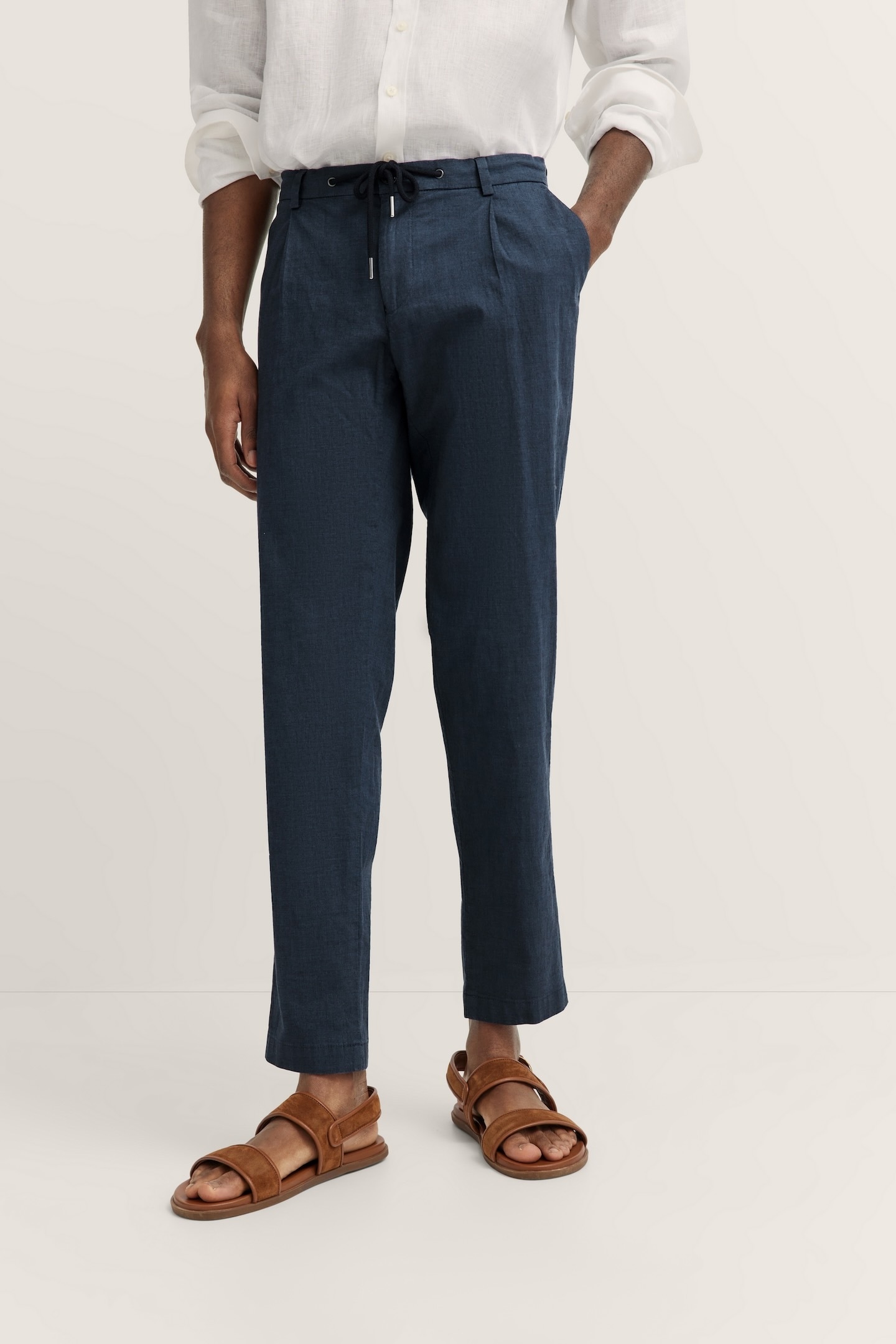 bugatti Bundfaltenhose, mit Baumwoll-Leinen-Mix bugatti Bundfaltenhose, mit Baumwoll-Leinen-Mix von Bugatti