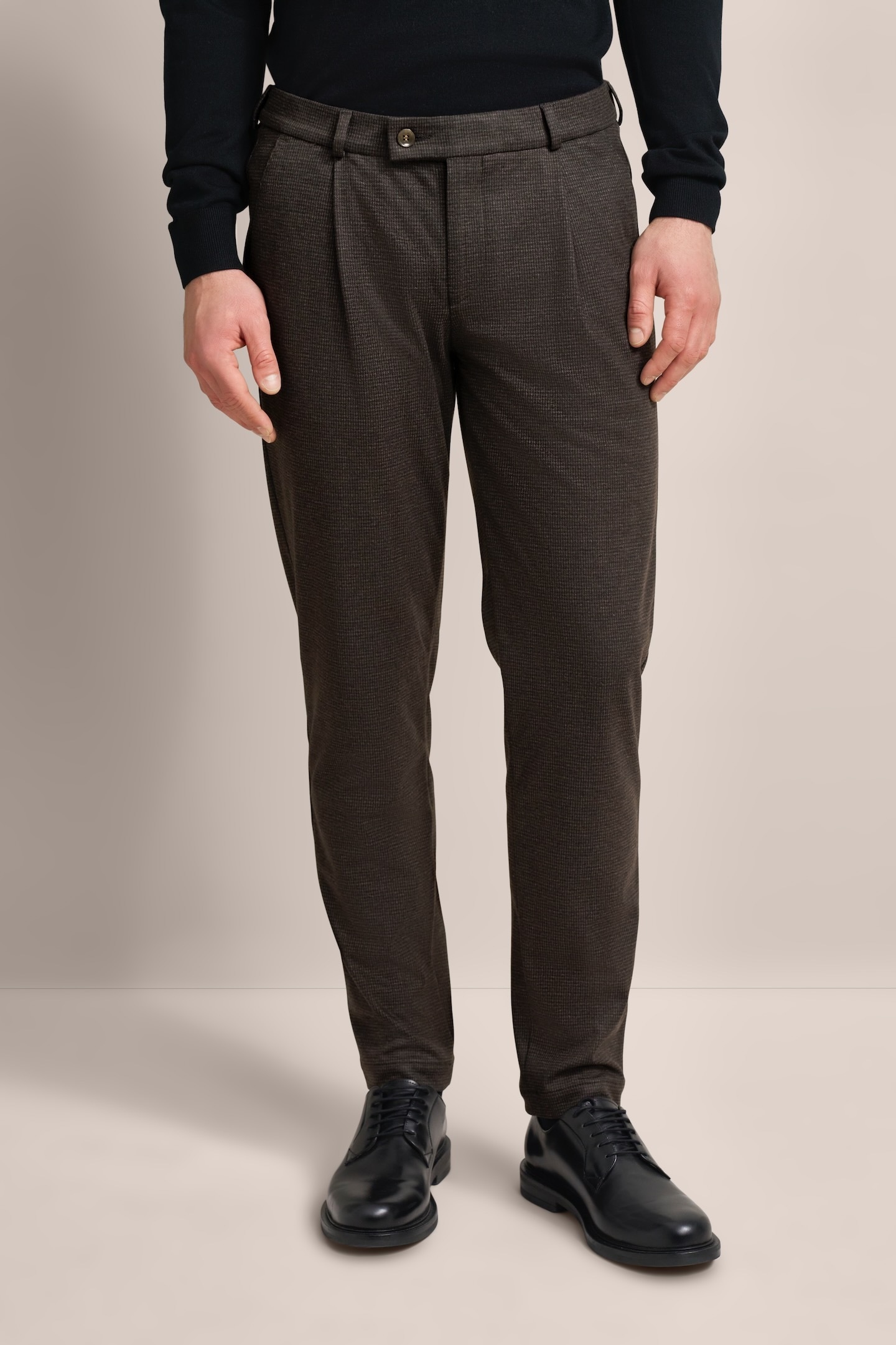 bugatti Bundfaltenhose, mit modernem Schnitt bugatti Bundfaltenhose, mit modernem Schnitt von Bugatti