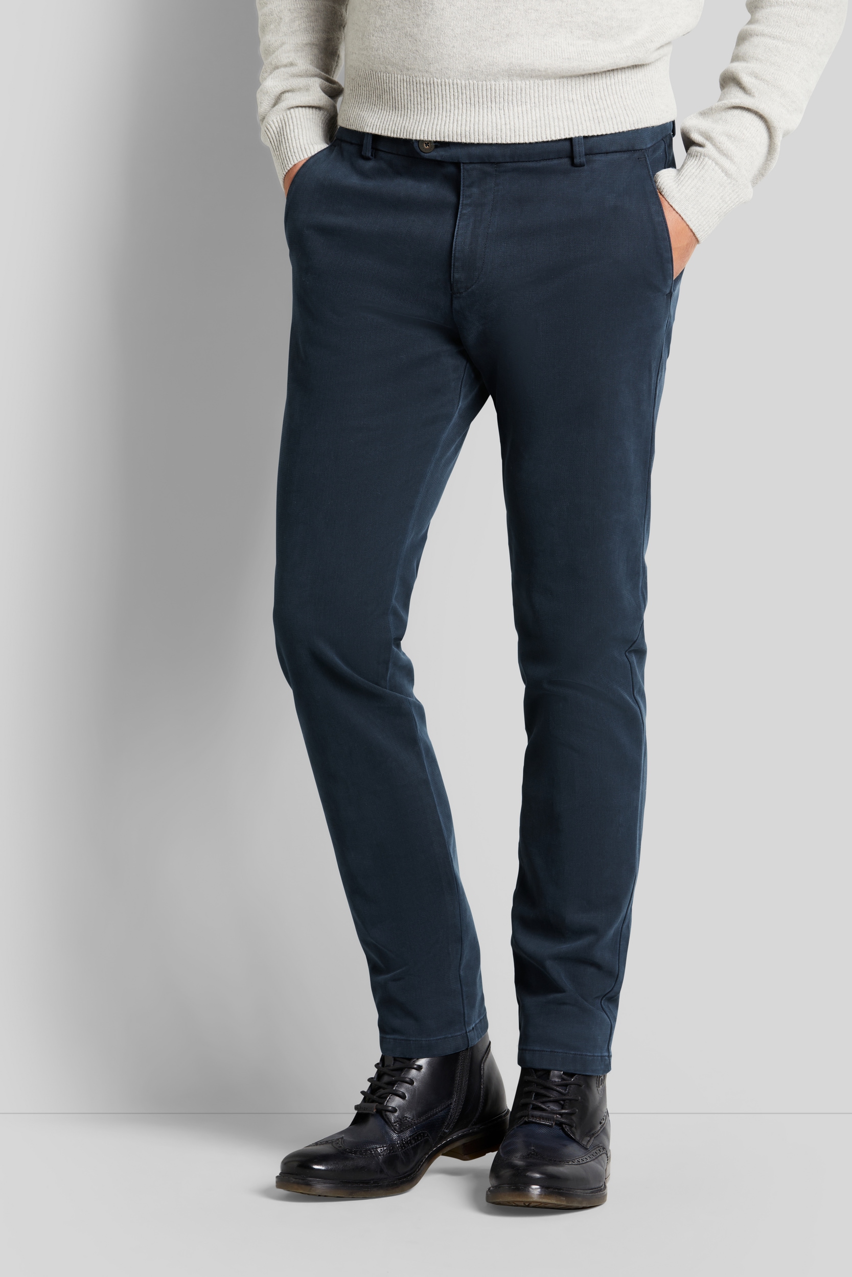 bugatti Chinohose, mit körpernaher Passform bugatti Chinohose, mit körpernaher Passform von Bugatti