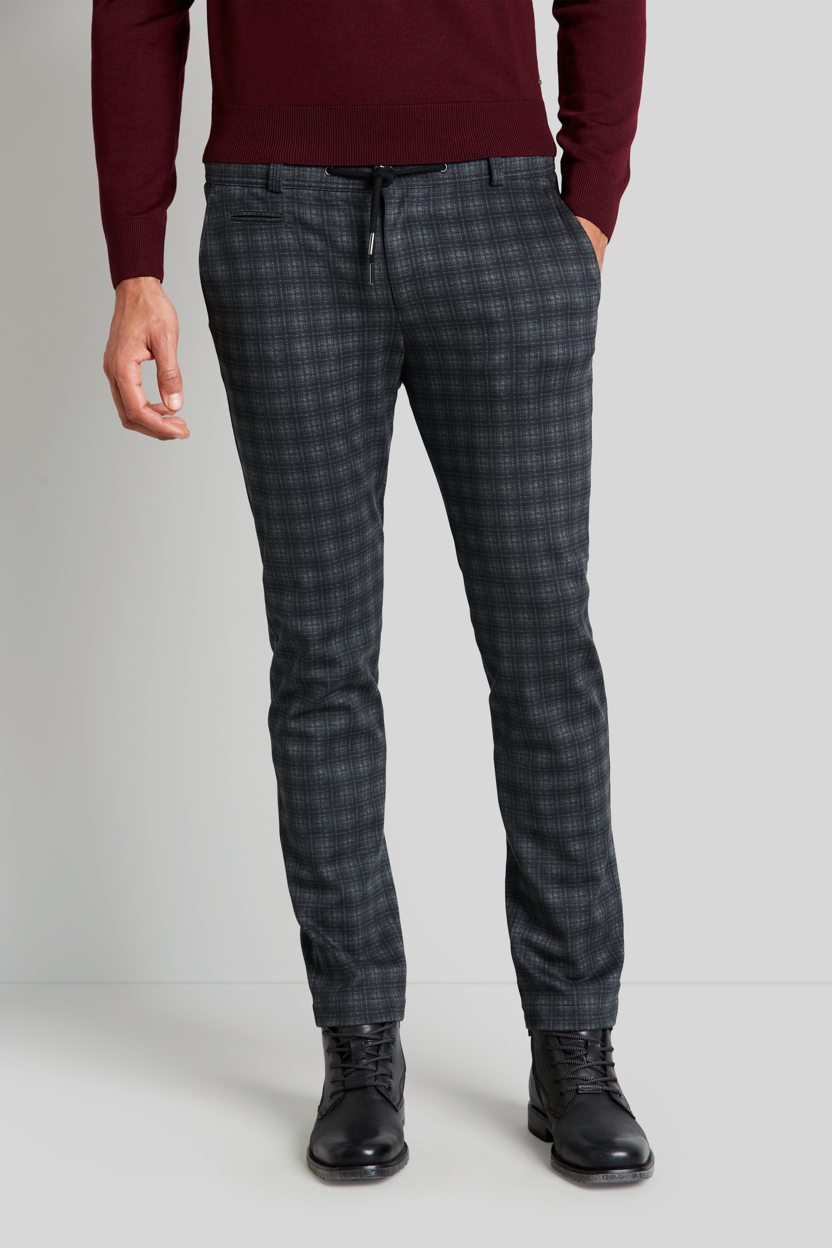 bugatti Chinohose, mit mehrfarbigen Karo-Prints bugatti Chinohose, mit mehrfarbigen Karo-Prints von Bugatti