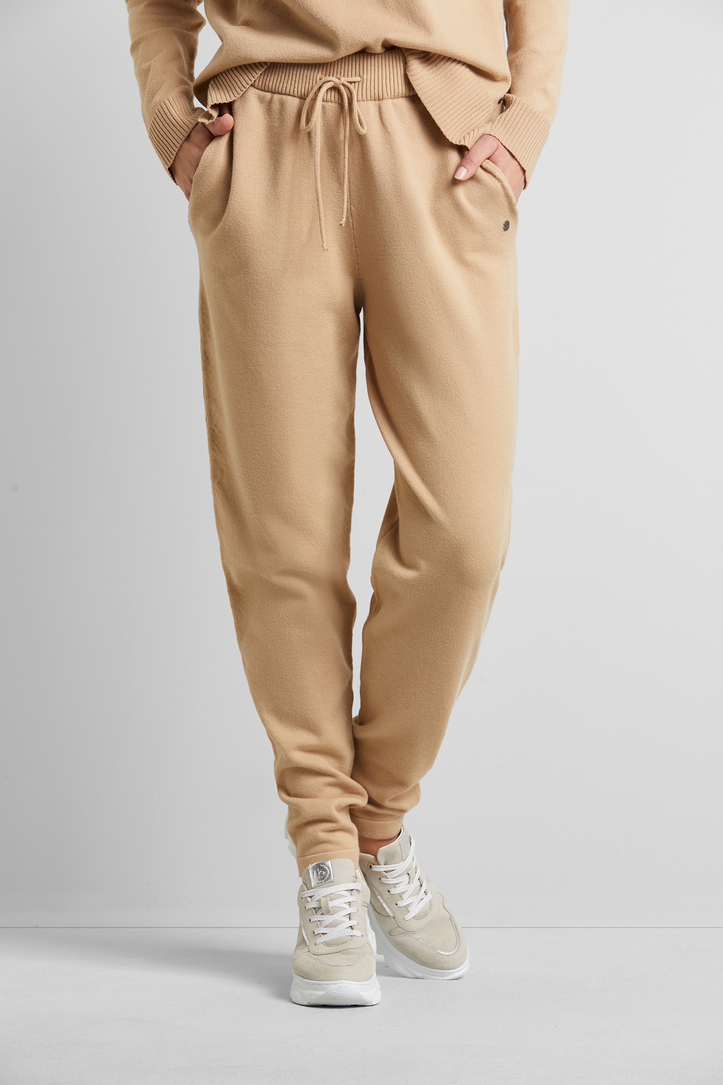 bugatti Jogger Pants, aus hochwertiger, elastischer Stretch-Qualität von Bugatti