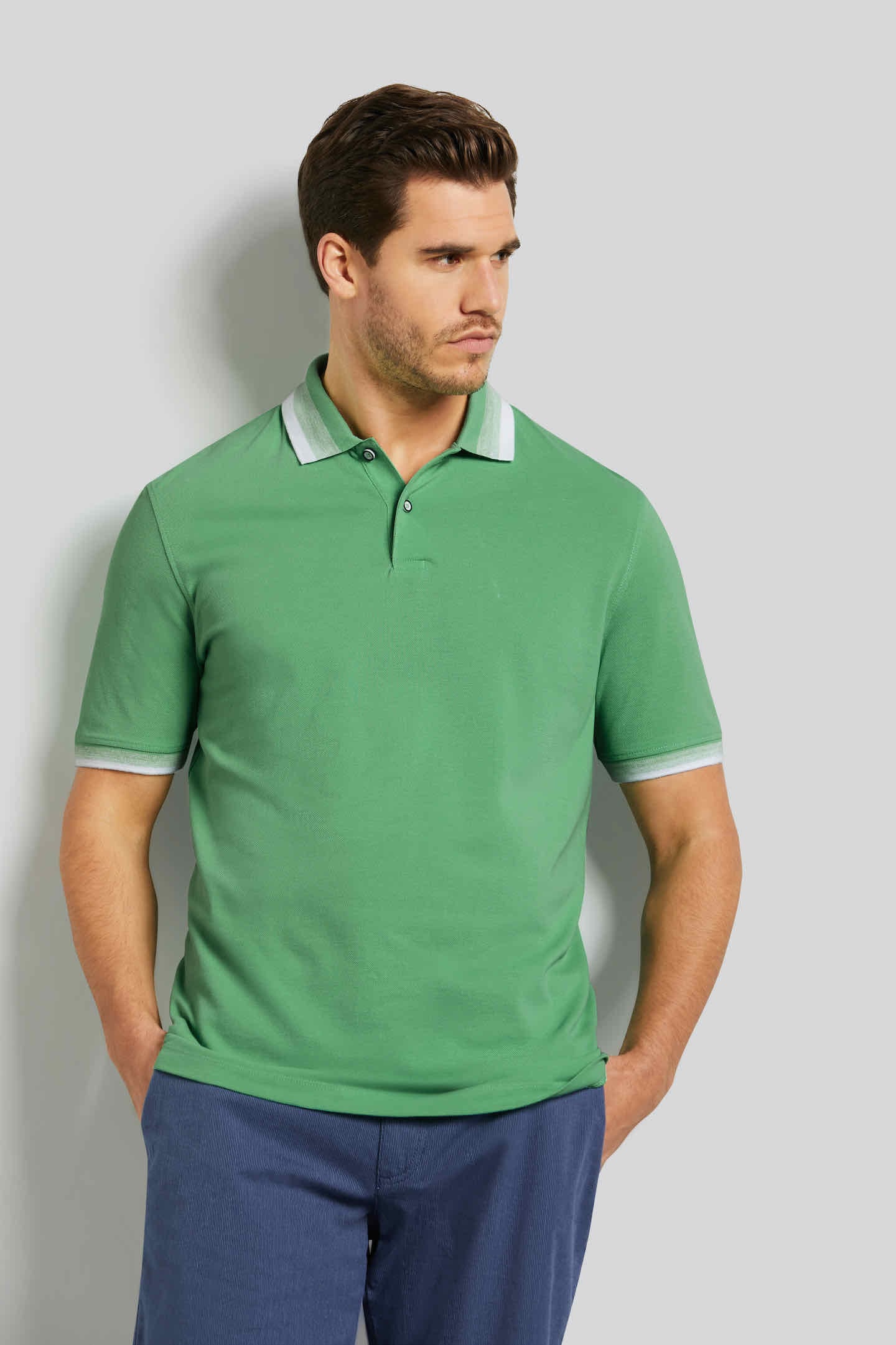 bugatti Poloshirt, mit modernem Farbverlauf am Kragen bugatti Poloshirt, mit modernem Farbverlauf am Kragen von Bugatti