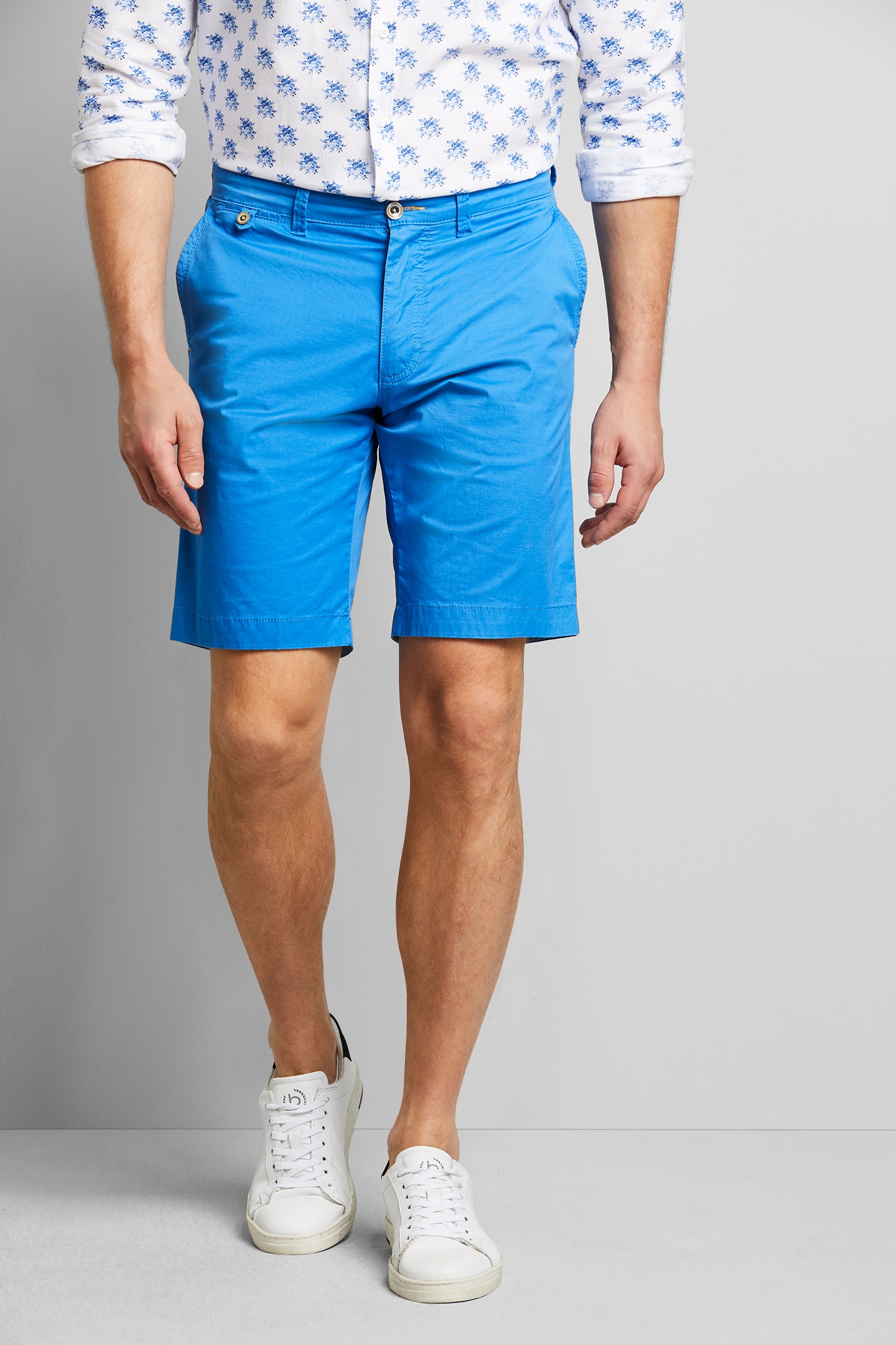 bugatti Shorts, in einem cleanen Look von Bugatti