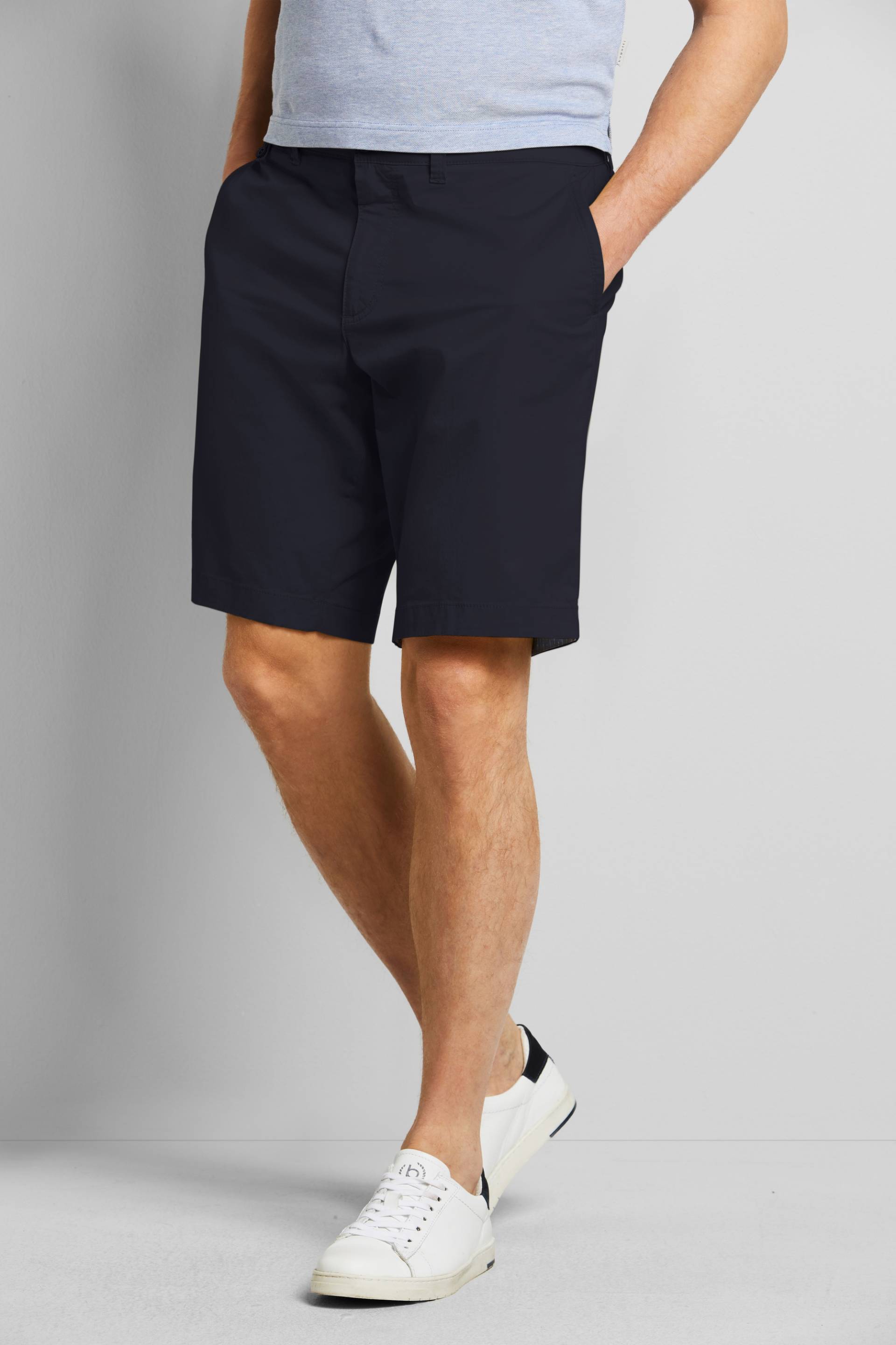 bugatti Shorts, in einem cleanen Look von Bugatti