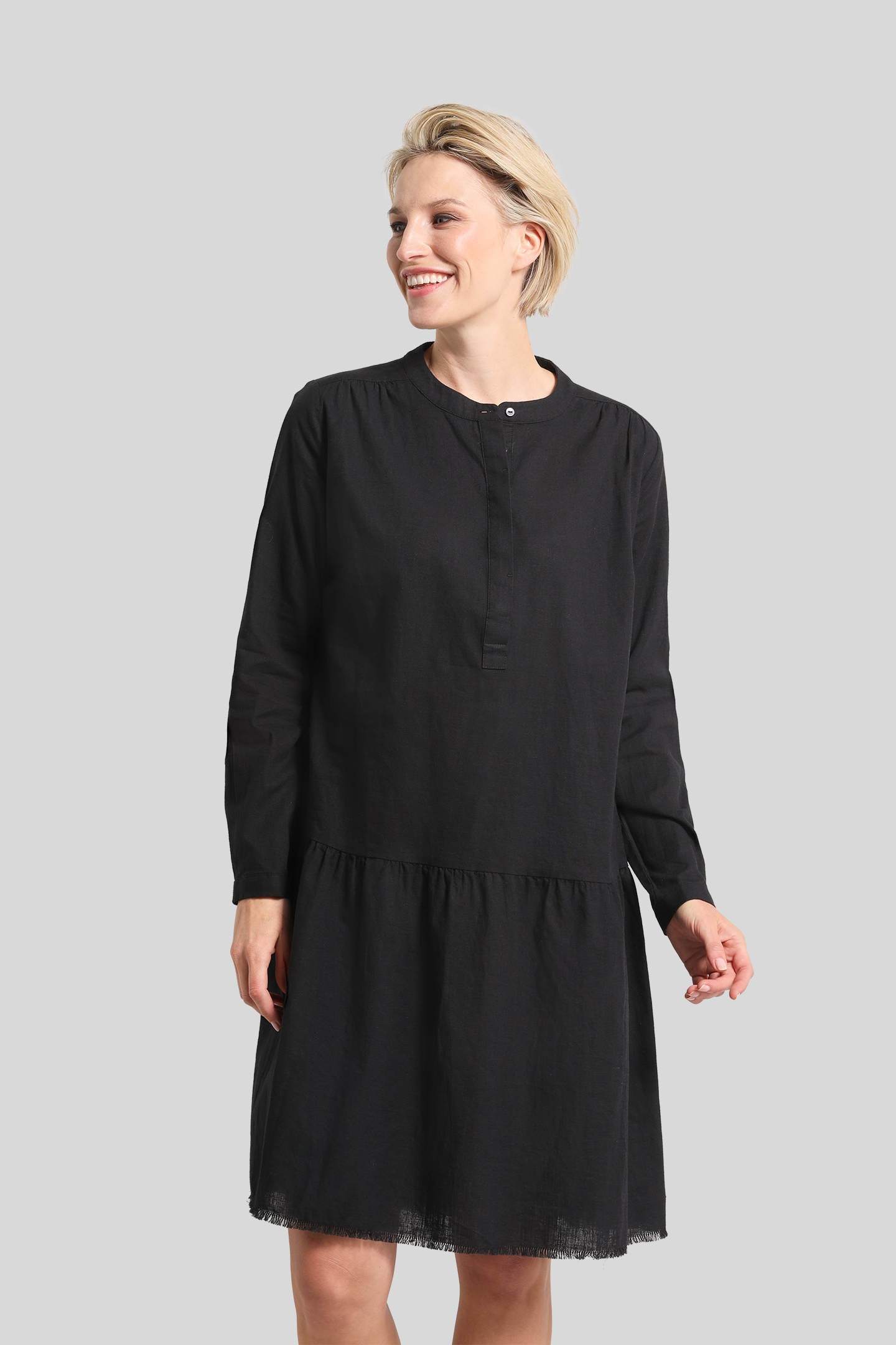 bugatti Sommerkleid, mit verdeckter Knopfleiste bugatti Sommerkleid, mit verdeckter Knopfleiste von Bugatti