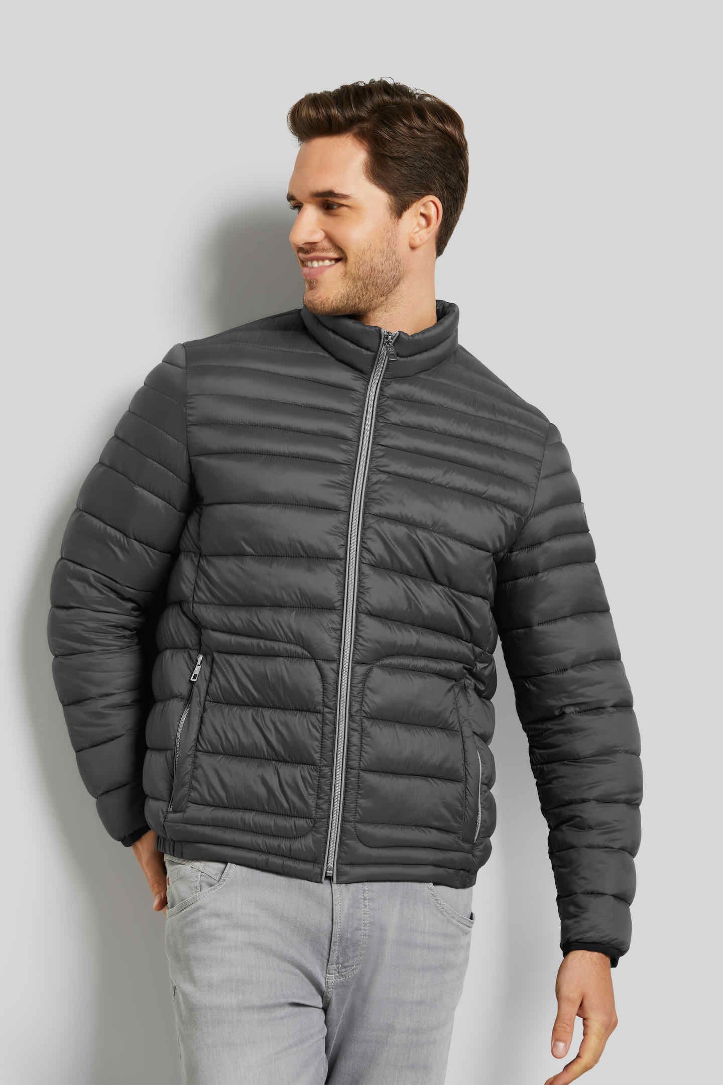 bugatti Steppjacke, ohne Kapuze, aus besonders leichtem Material bugatti Steppjacke, ohne Kapuze, aus besonders leichtem Material von Bugatti