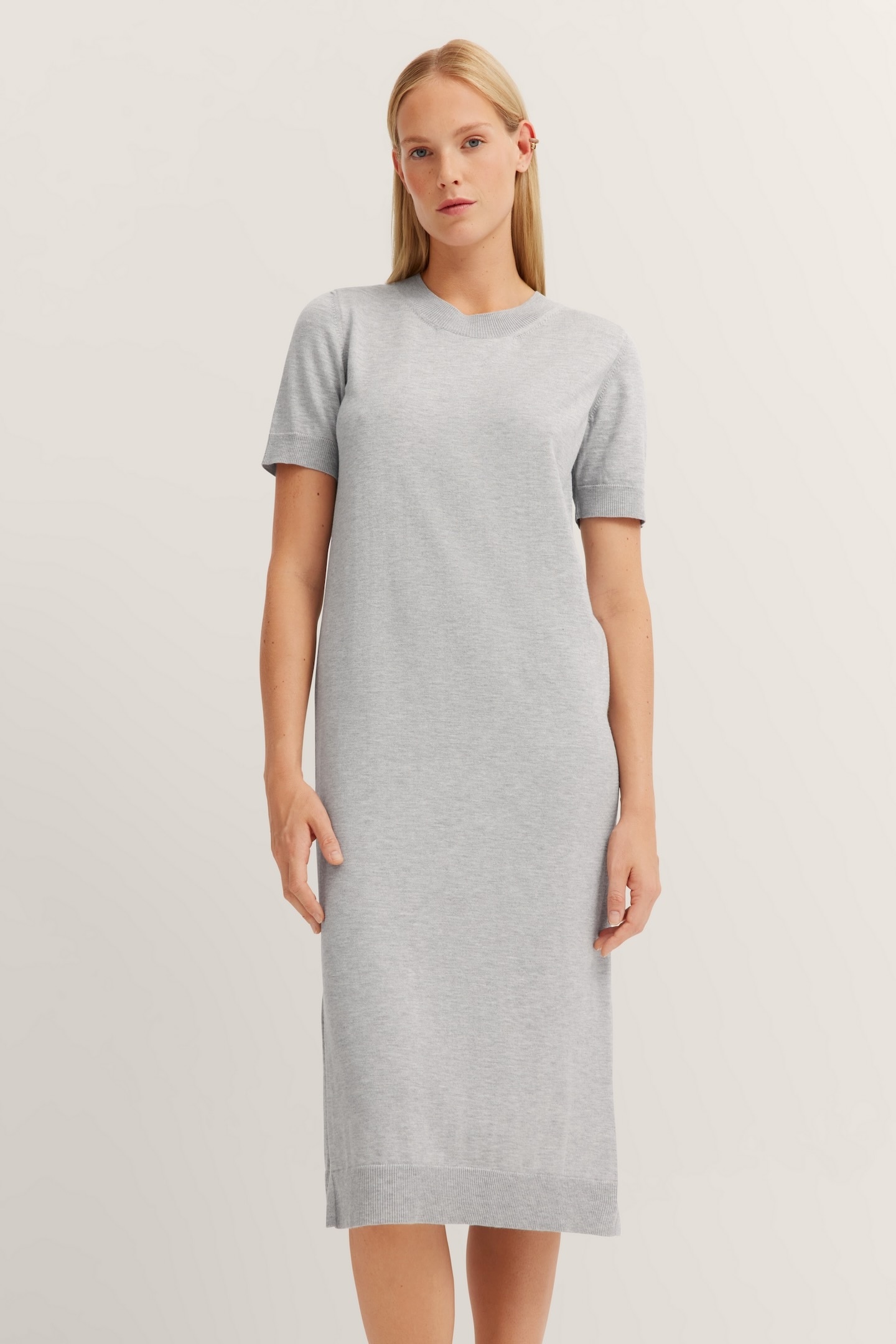 bugatti Strickkleid, mit kurzen Ärmeln & Seitenschlitzen bugatti Strickkleid, mit kurzen Ärmeln & Seitenschlitzen von Bugatti