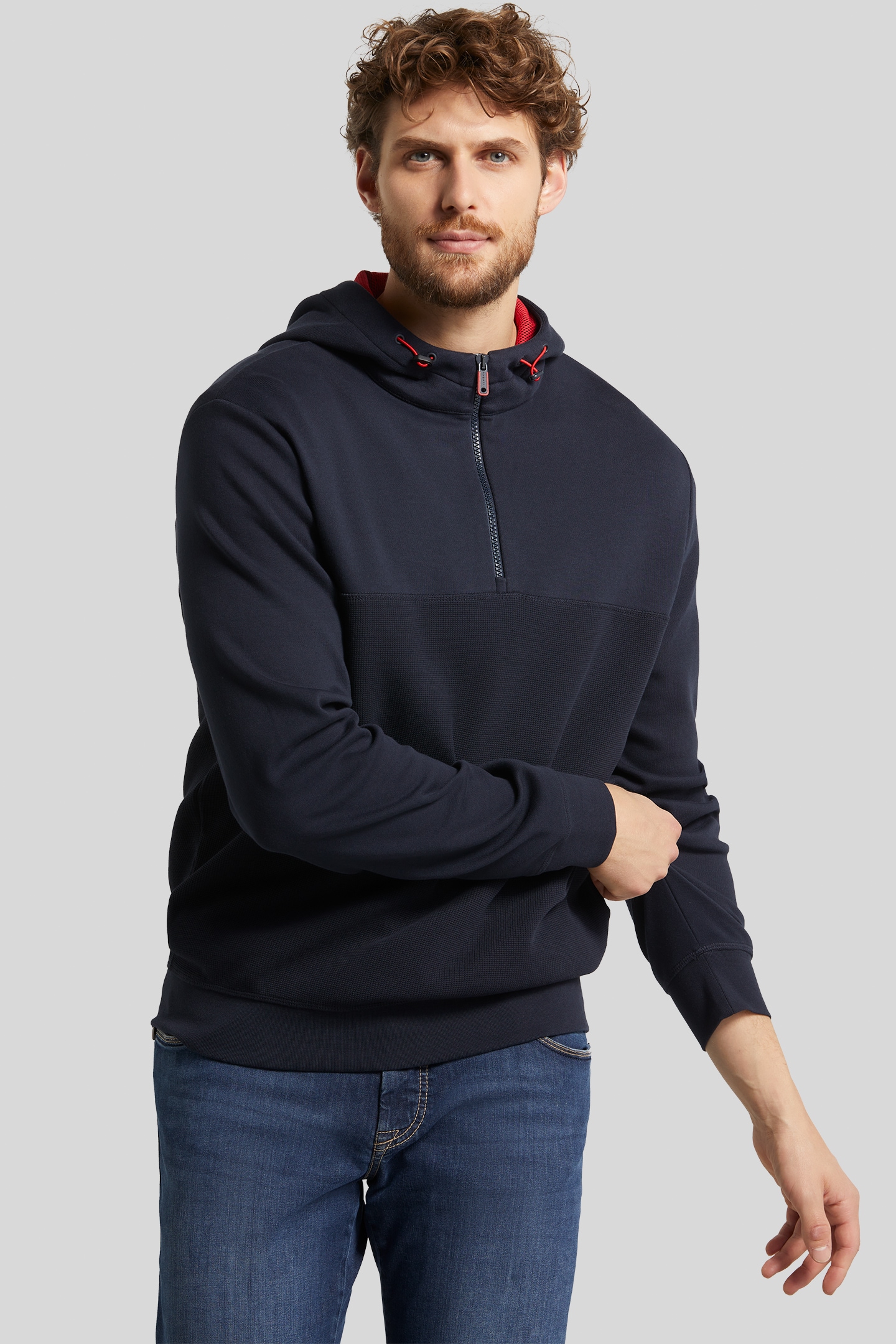 bugatti Sweatshirt, mit einer modernen Kapuze bugatti Sweatshirt, mit einer modernen Kapuze von Bugatti