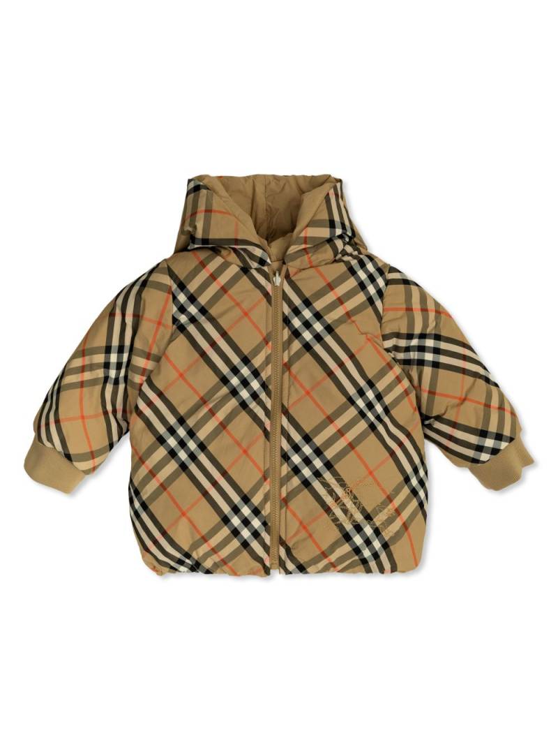 Burberry Kids check-print reversible puffer jacket - Neutrals von Burberry Kids