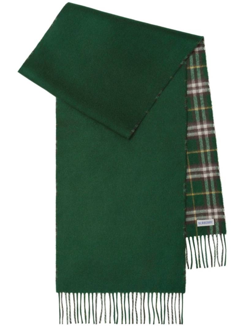 Burberry check-print reversible cashmere scarf - Green von Burberry