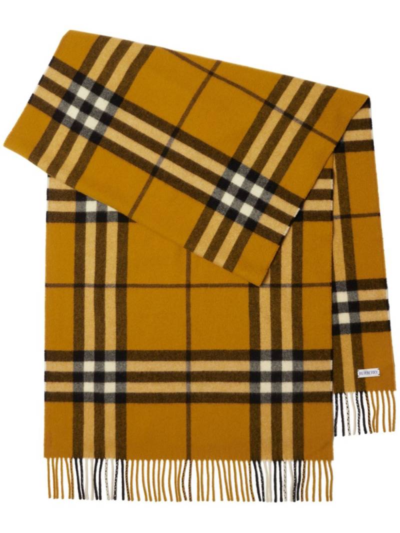 Burberry checked cashmere fringe scarf - Neutrals von Burberry