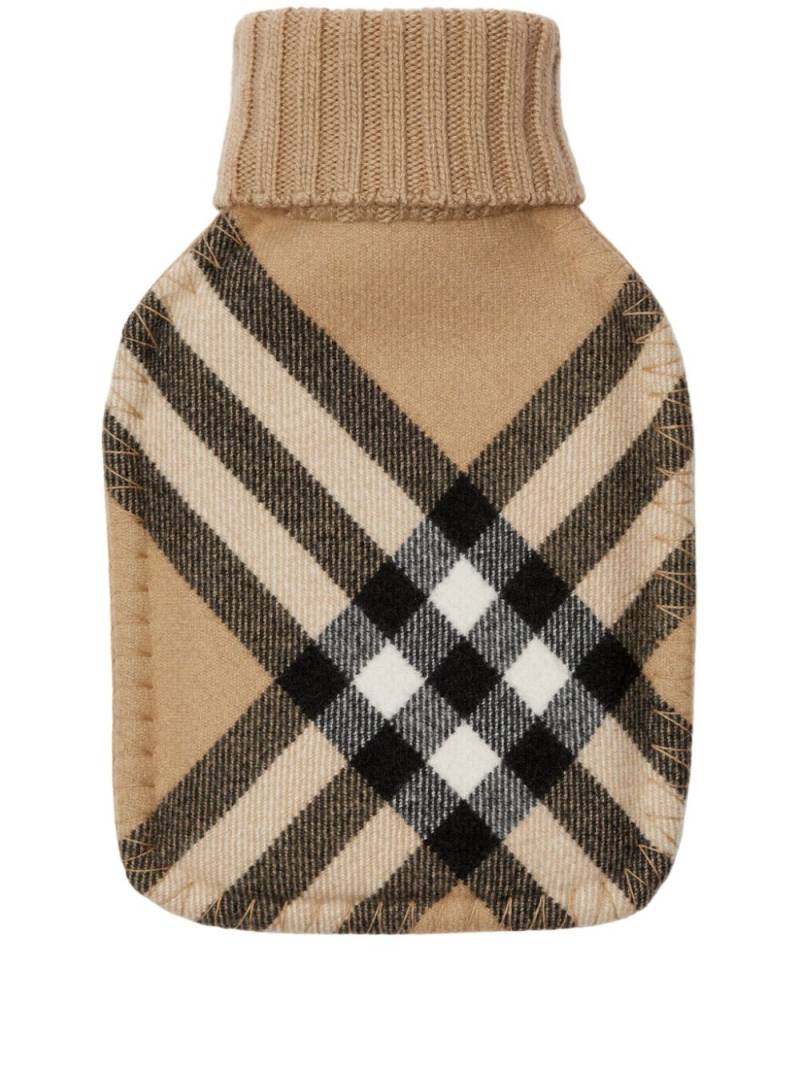 Burberry checked hot water bottle - Neutrals von Burberry