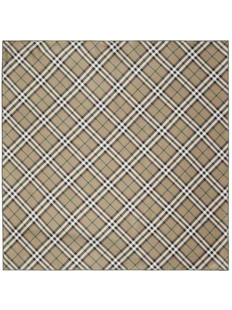 Burberry checkered silk scarf - Neutrals von Burberry