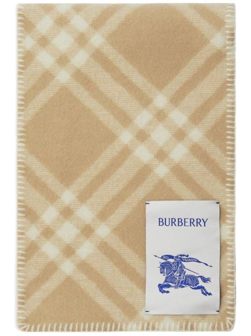 Burberry logo-patch checked wool scarf - Neutrals von Burberry