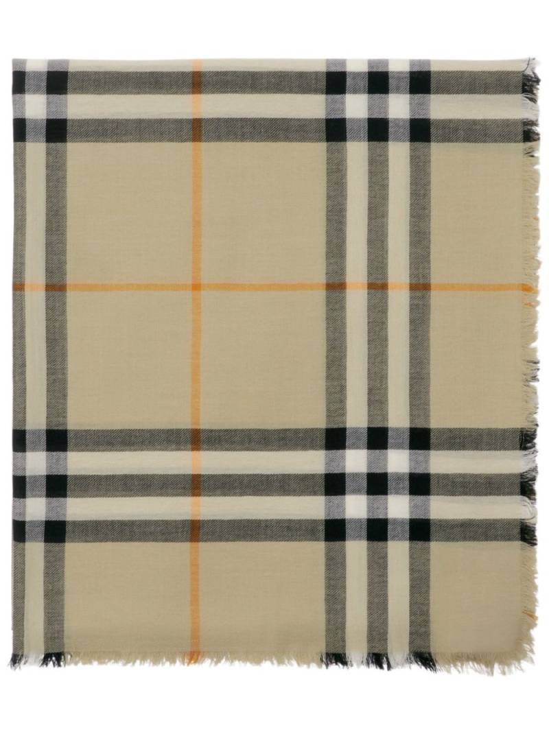 Burberry raw-cut checked wool scarf - Neutrals von Burberry