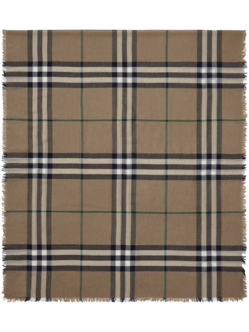 Burberry raw-cut checked wool scarf - Neutrals von Burberry