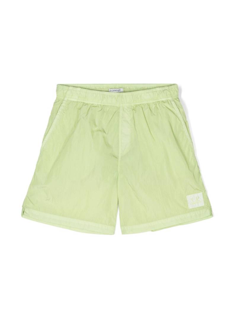 C.P. Company Kids logo-patch swim shorts - Green von C.P. Company Kids