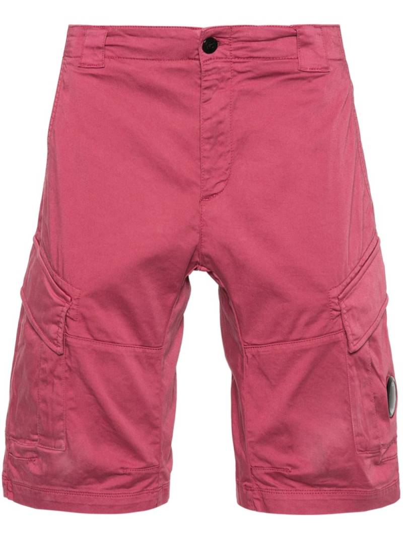 C.P. Company Lens-detail cargo shorts - Red von C.P. Company