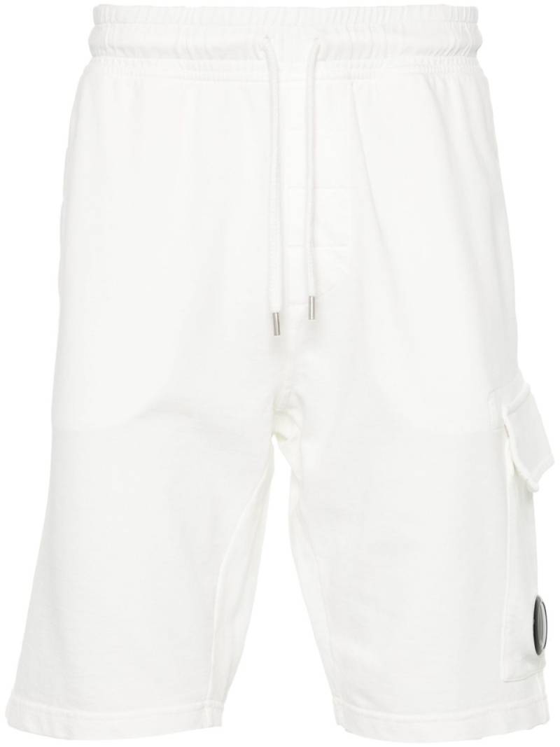 C.P. Company Lens-detail cotton cargo shorts - White von C.P. Company