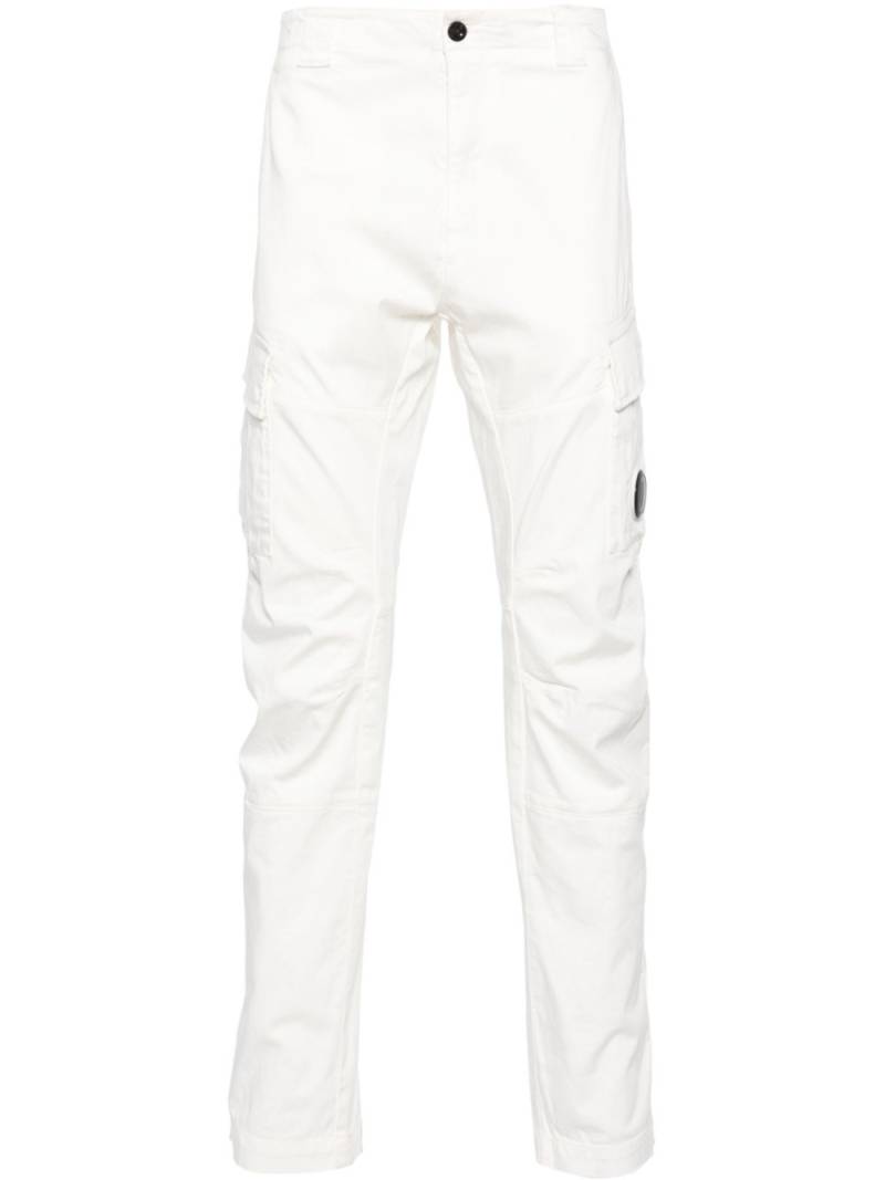 C.P. Company Lens-detail cargo trousers - White von C.P. Company