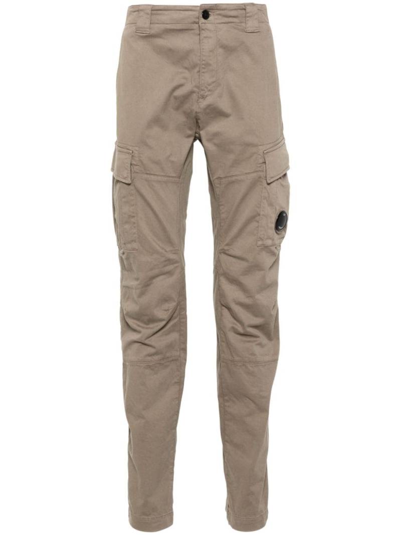 C.P. Company Lens-detail sateen cargo trousers - Brown von C.P. Company