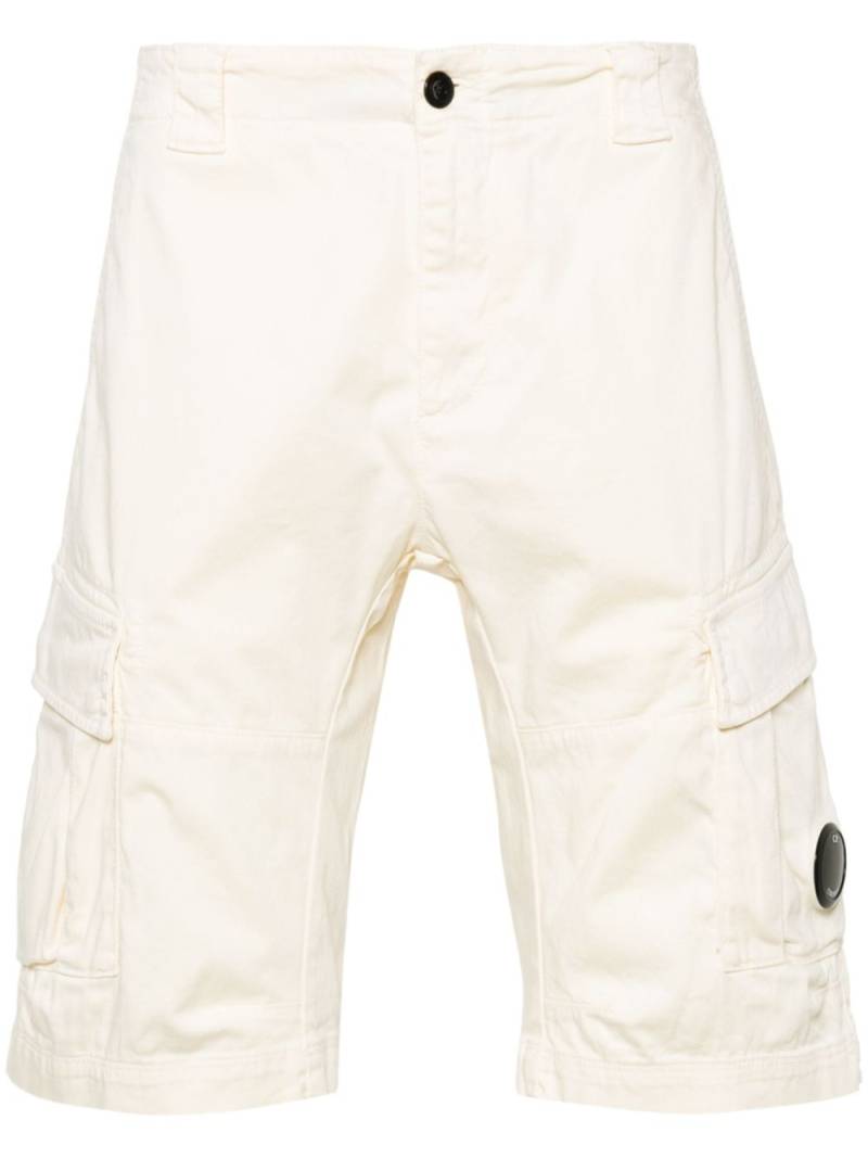 C.P. Company Lens-detail cargo shorts - Neutrals von C.P. Company