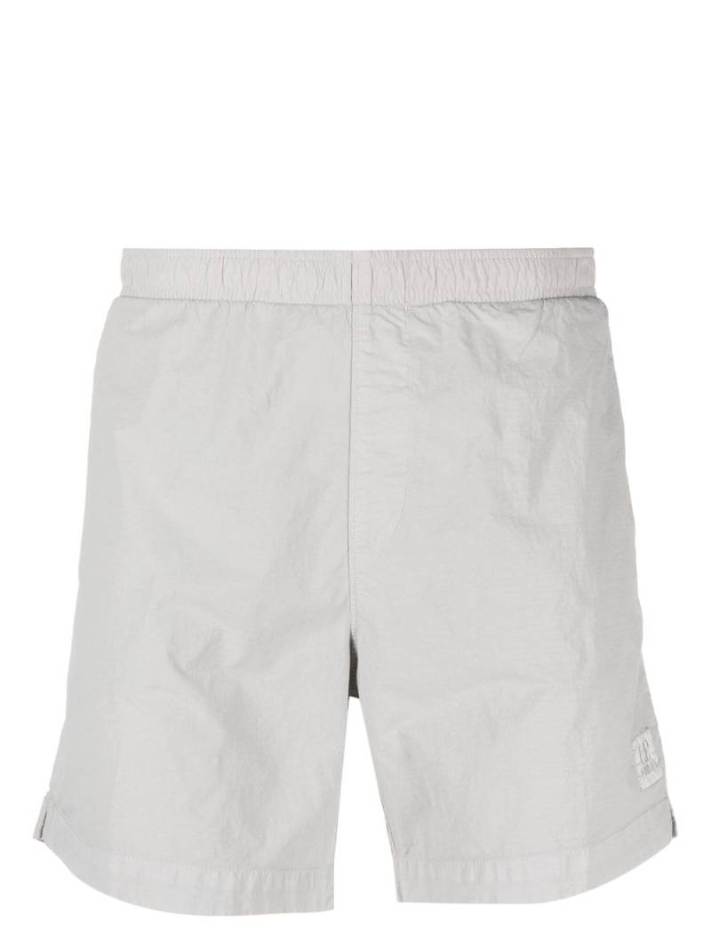 C.P. Company logo-patch elasticated-waist shorts - Grey von C.P. Company