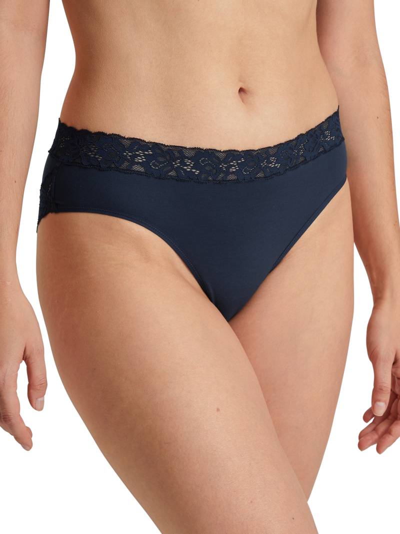 CALIDA Slip »Natural Comfort Lace«, mit Spitze am Bund und Beinausschnitt von CALIDA