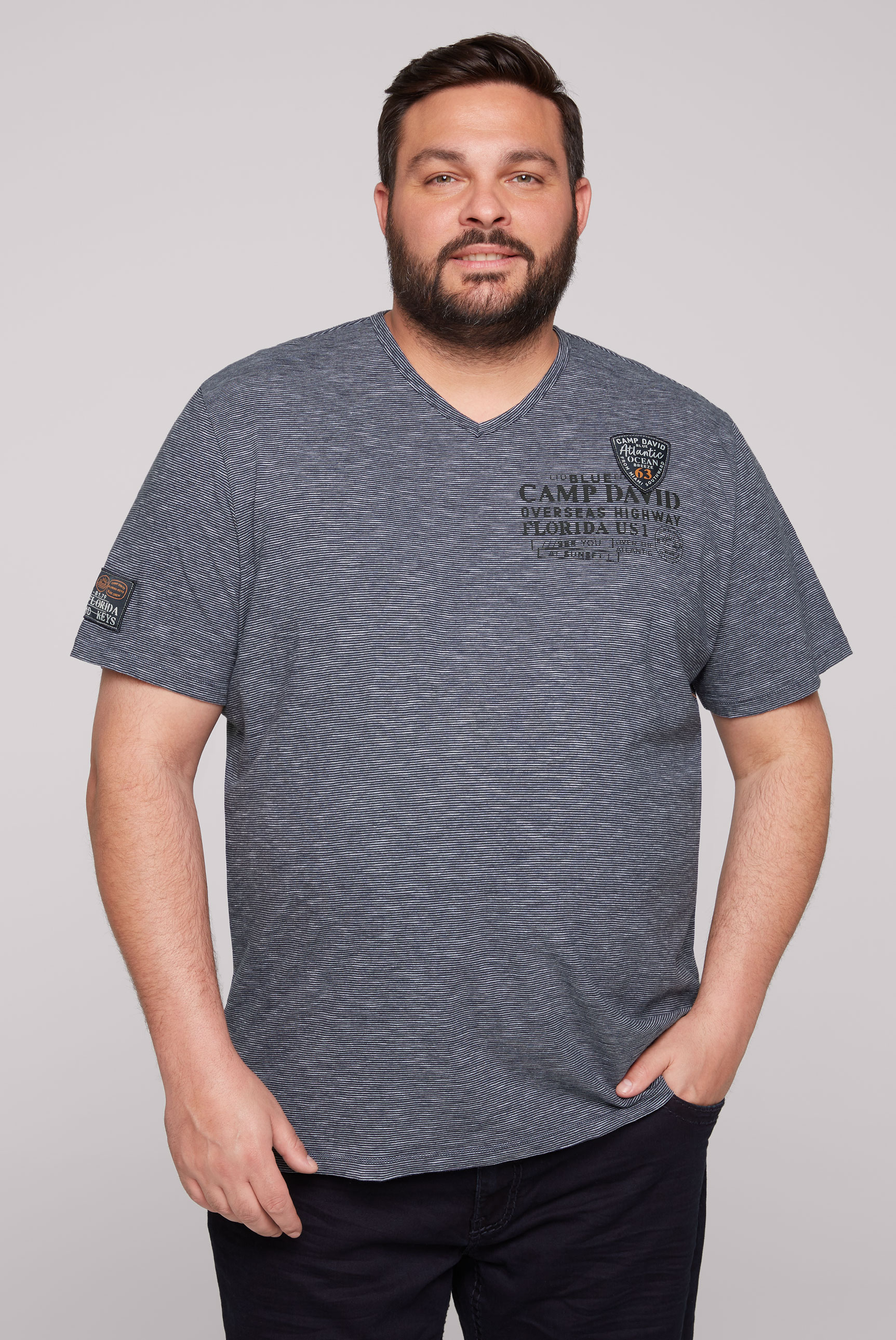 CAMP DAVID T-Shirt, mit Label Print und Patch von CAMP DAVID