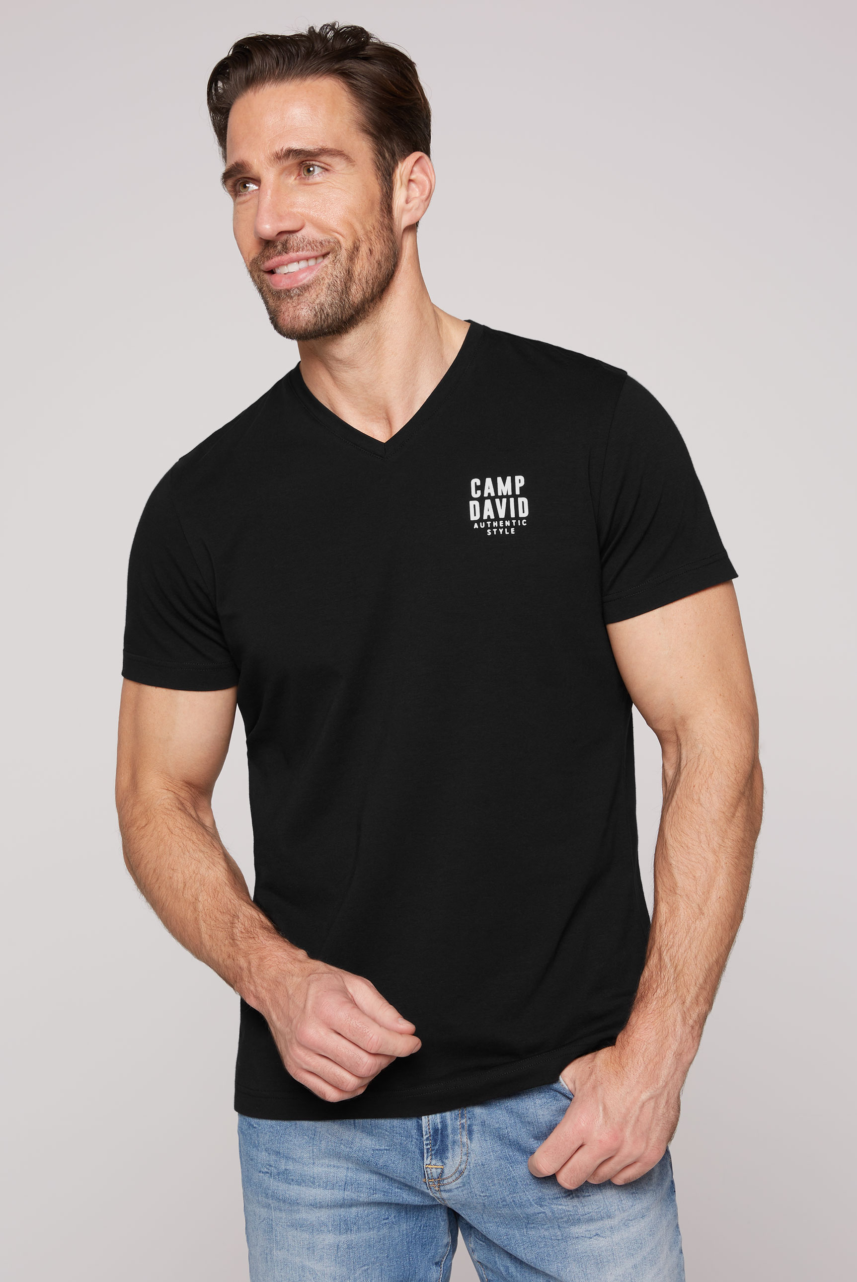CAMP DAVID V-Shirt, mit Logo-Print auf der Brust CAMP DAVID V-Shirt, mit Logo-Print auf der Brust von CAMP DAVID