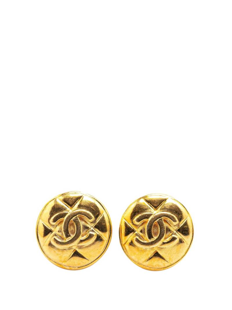 CHANEL Pre-Owned 1970-1980 Gold Plated CC Quilted Round Clip on costume earrings von CHANEL Pre-Owned